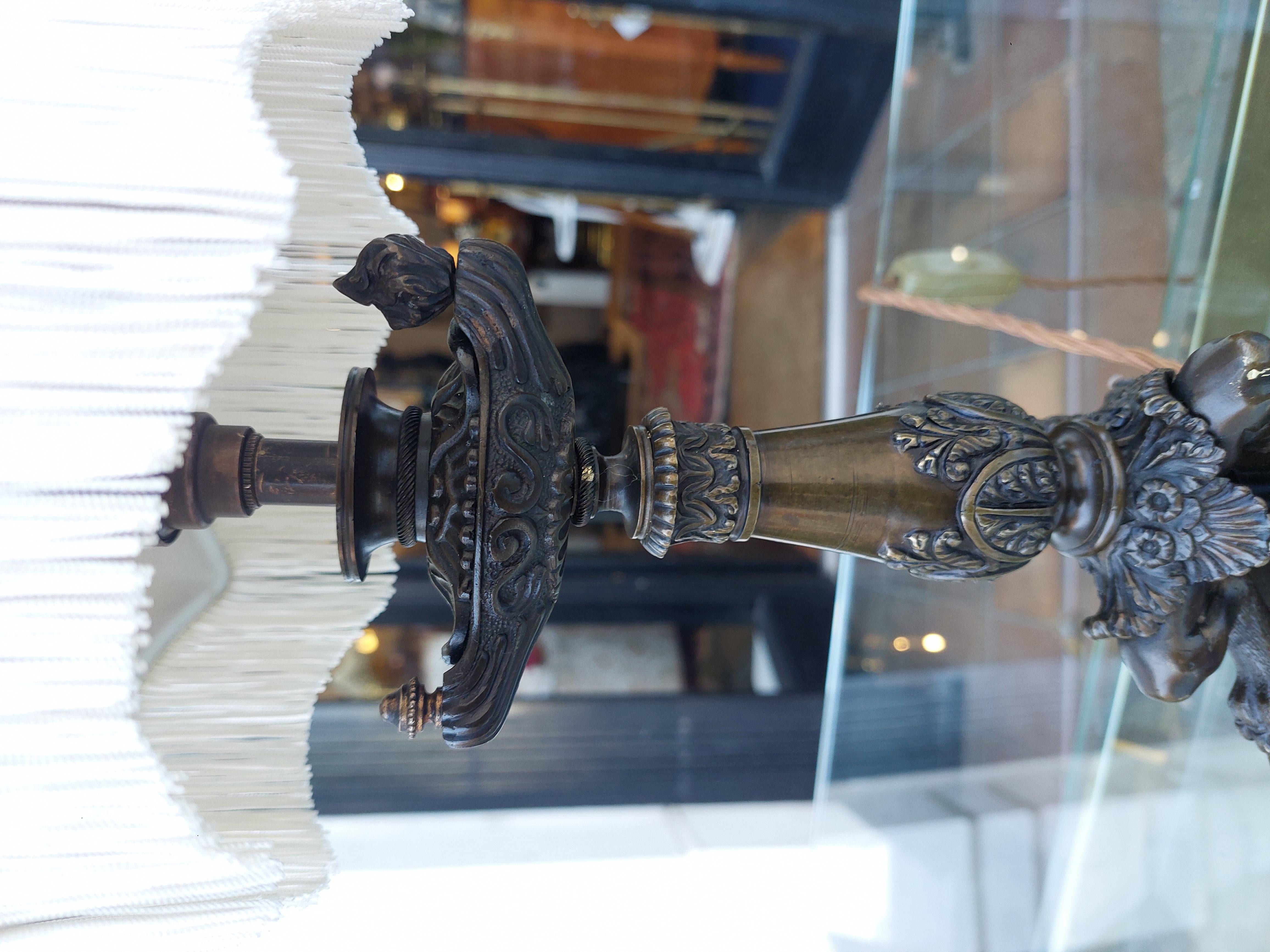Paire de chandeliers en bronze français du 19e siècle en vente 3