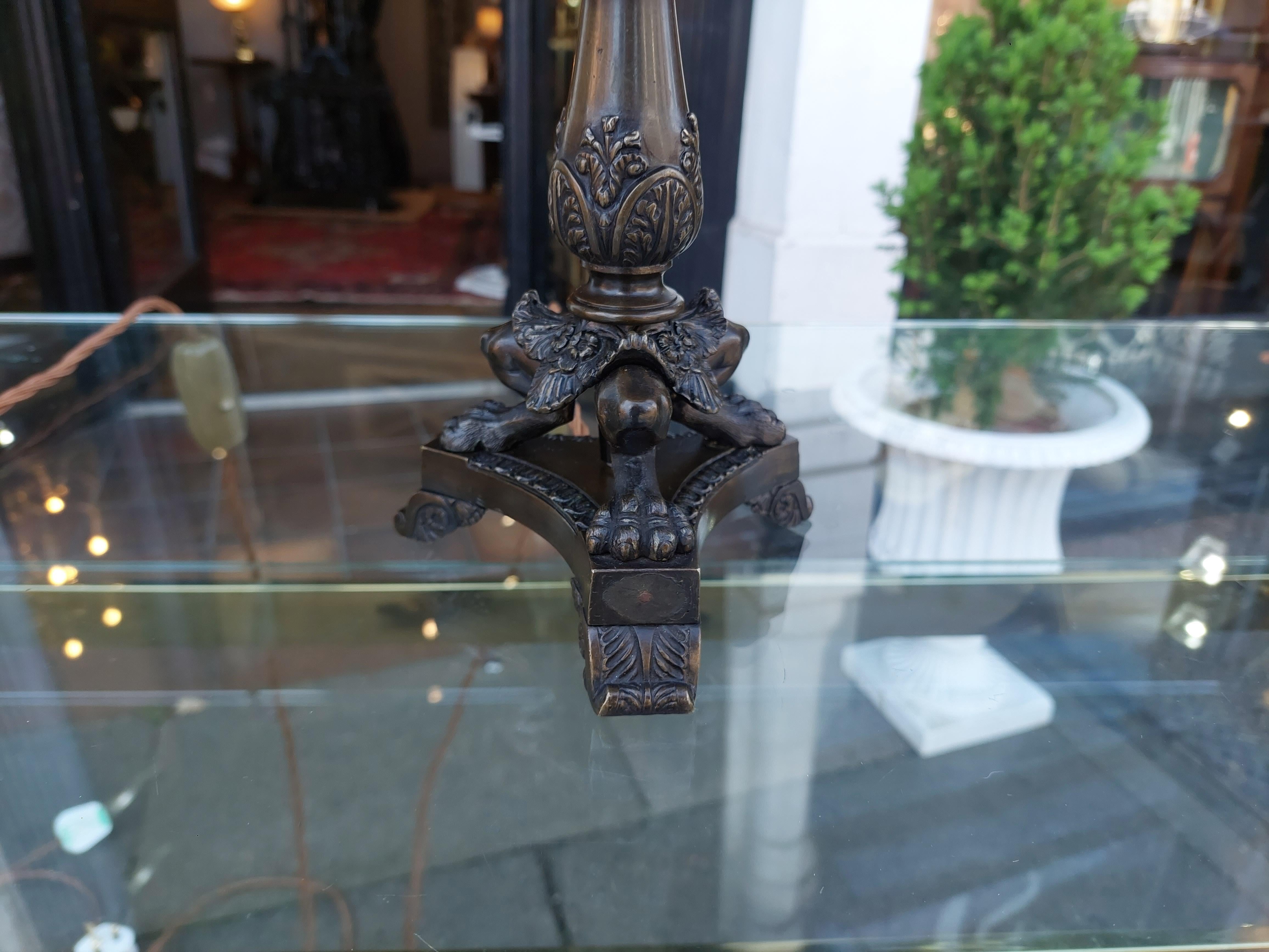 Paire de chandeliers en bronze français du 19e siècle Bon état - En vente à Altrincham, GB