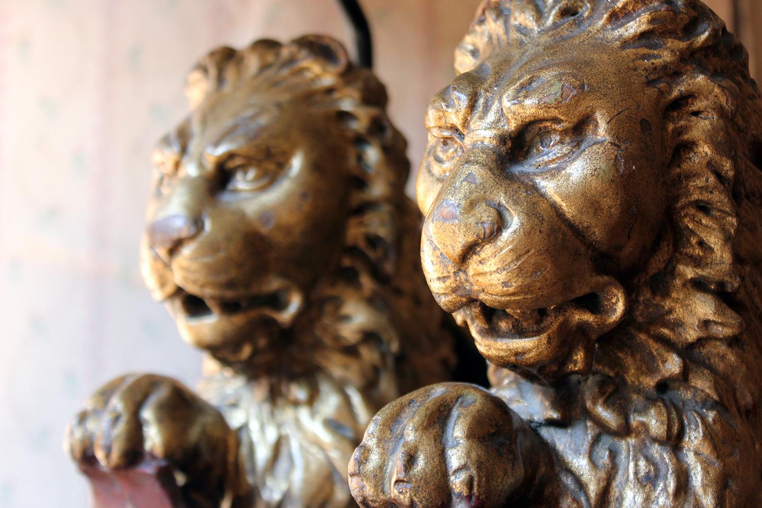 Pair of French Table Lamps Modelled as Gilded Heraldic Lions, circa 1830 In Good Condition In Bedford, Bedfordshire