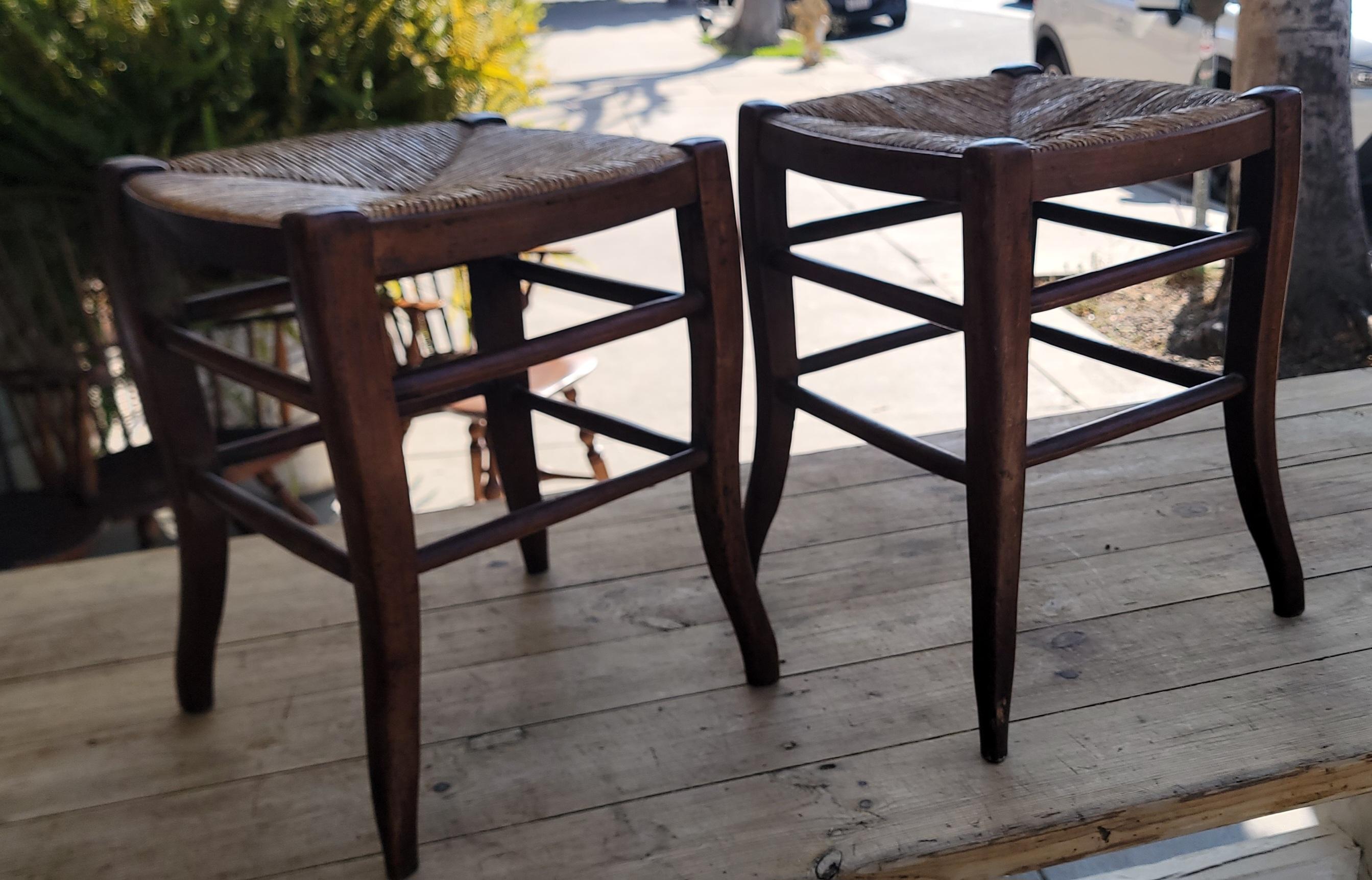 Artisanat Paire de tabourets en bois du 19ème siècle en vente