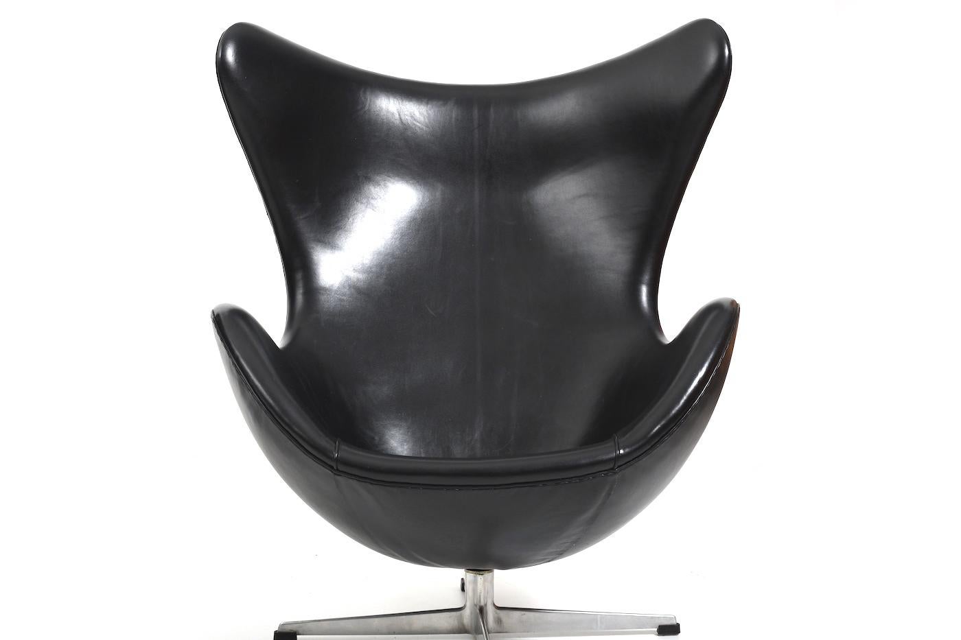 Pair of 1st Edition Arne Jacobsen Egg Chairs, circa 1959, Fritz Hansen 4