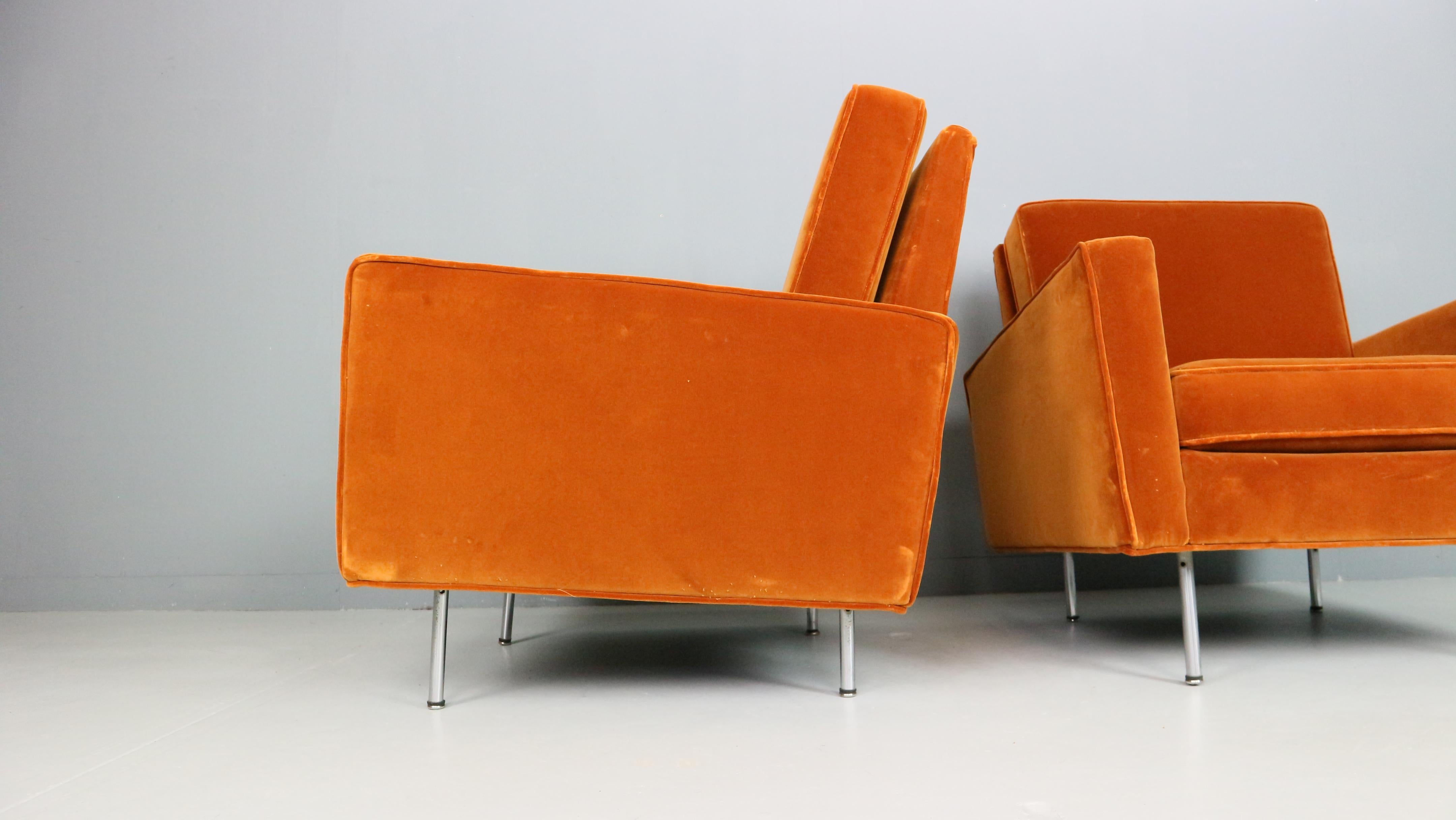 Pair of 1st edition easy chairs 25 BC by Florence Knoll in velvet, 1950s For Sale 2