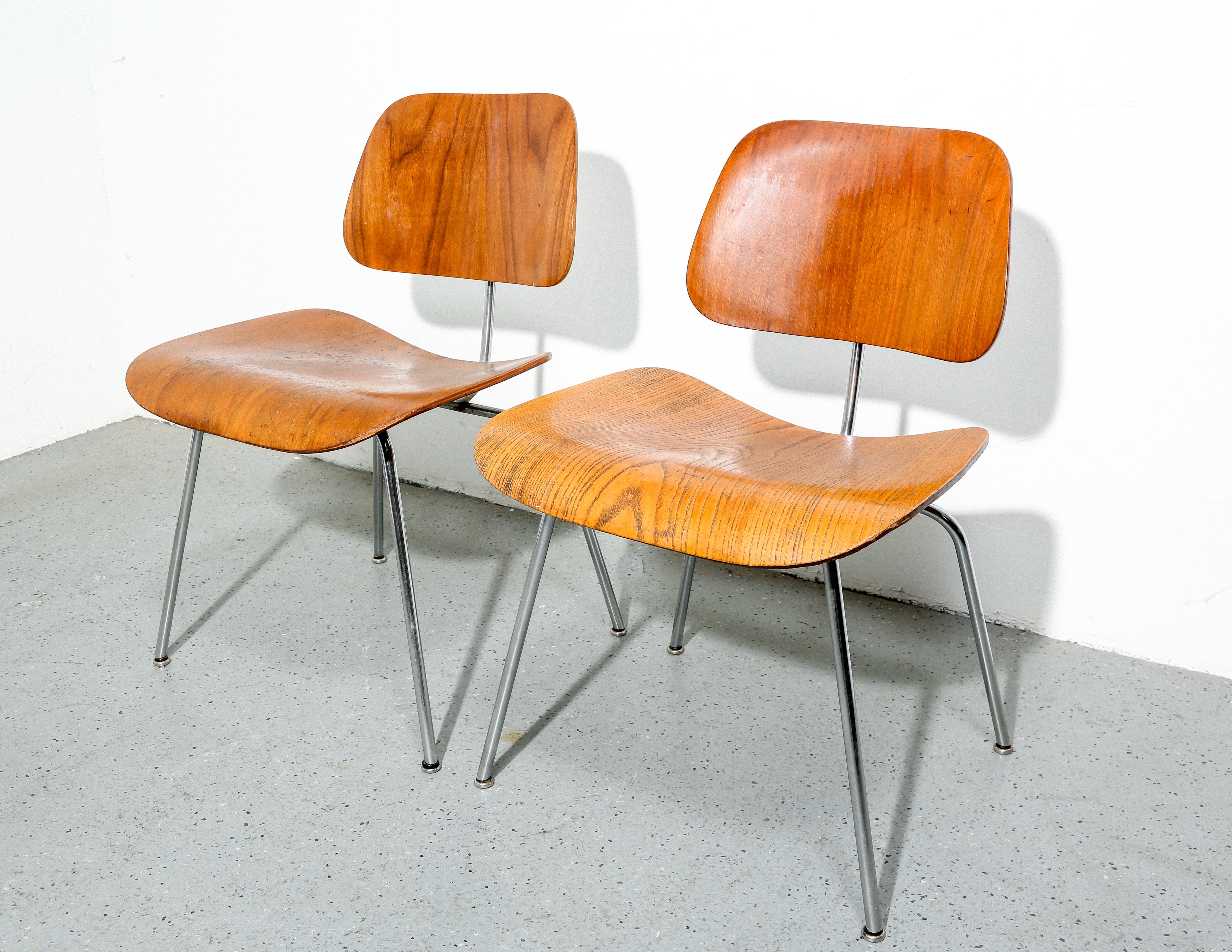 Mid-20th Century Pair Of 1St Generation Eames Dcm Chairs (Evans)