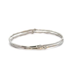 Par de 2 Pulsera de brazalete de alambre de forma libre con bisel de diamantes en oro blanco de 18 quilates