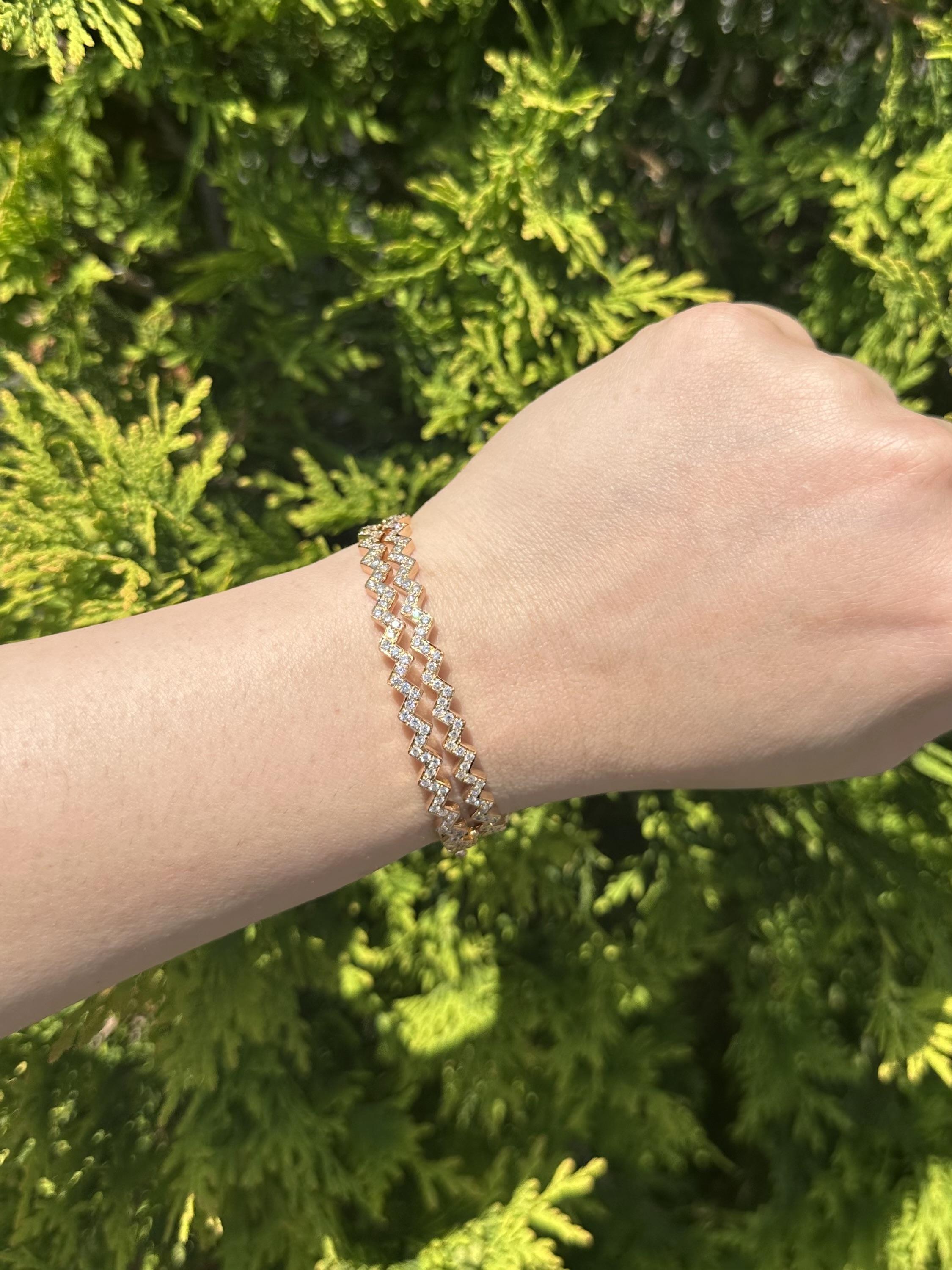 Pair of 2 18k Yellow Gold 4.61ctw VS F Pave Diamond Zig Zag Bangle Bracelets For Sale 5