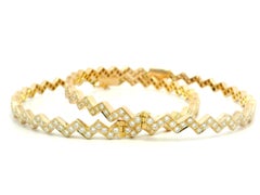 Pair of 2 18k Yellow Gold 4.61ctw VS F Pave Diamond Zig Zag Bangle Bracelets