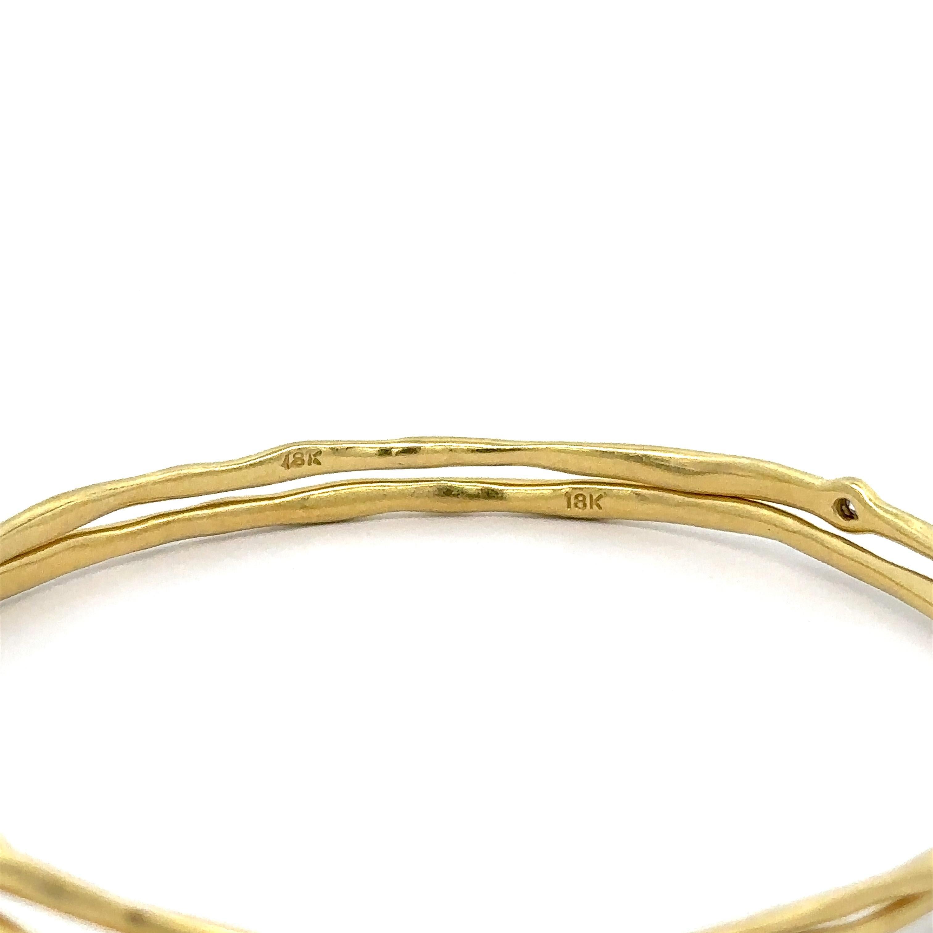 Paire de 2 bracelets en or jaune 18k avec chaton et diamant, de forme libre, à enfiler Excellent état - En vente à Montclair, NJ