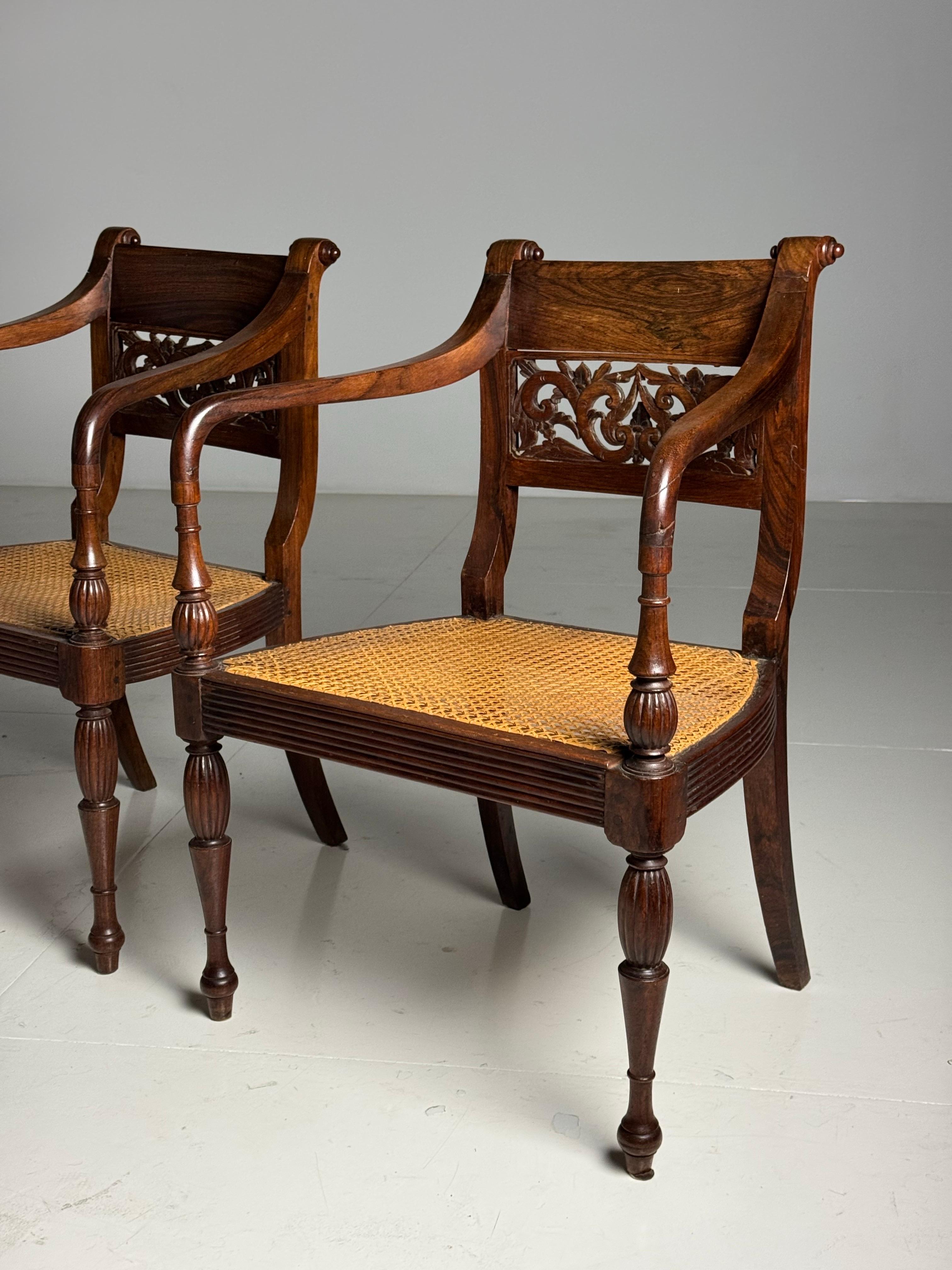 Set of 2 Colonial armchairs. 19th century. In good condition.

Dimensions: 62W x 86H x 50D