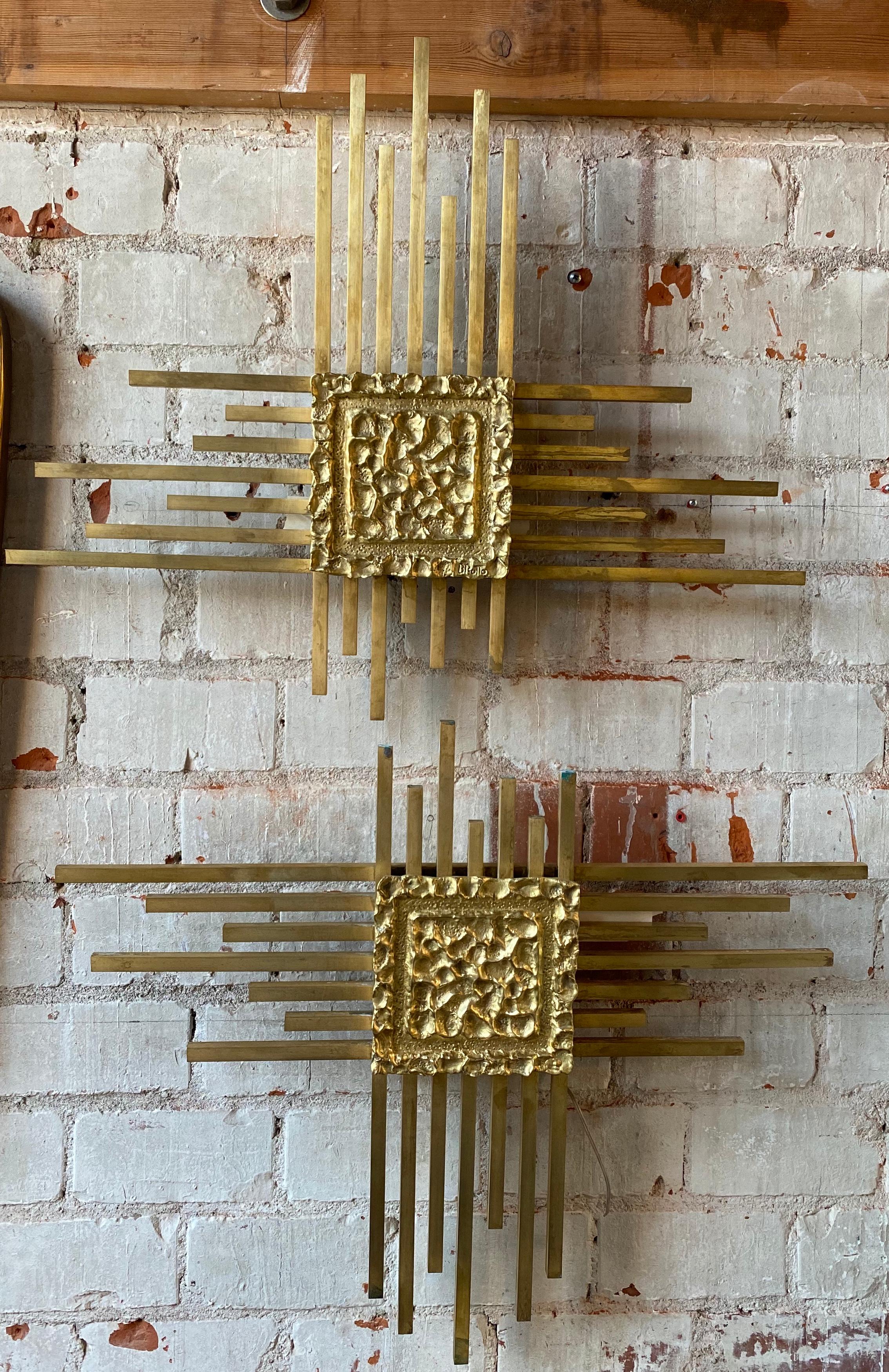 An incredible pair of 2 full brass wall sconces made in Italy by Angelo Grotto.•
Nothing touches, nothing clashes, which gives this piece of furniture a completely peaceful yet strong expression. A piece like this will stand the test of time.