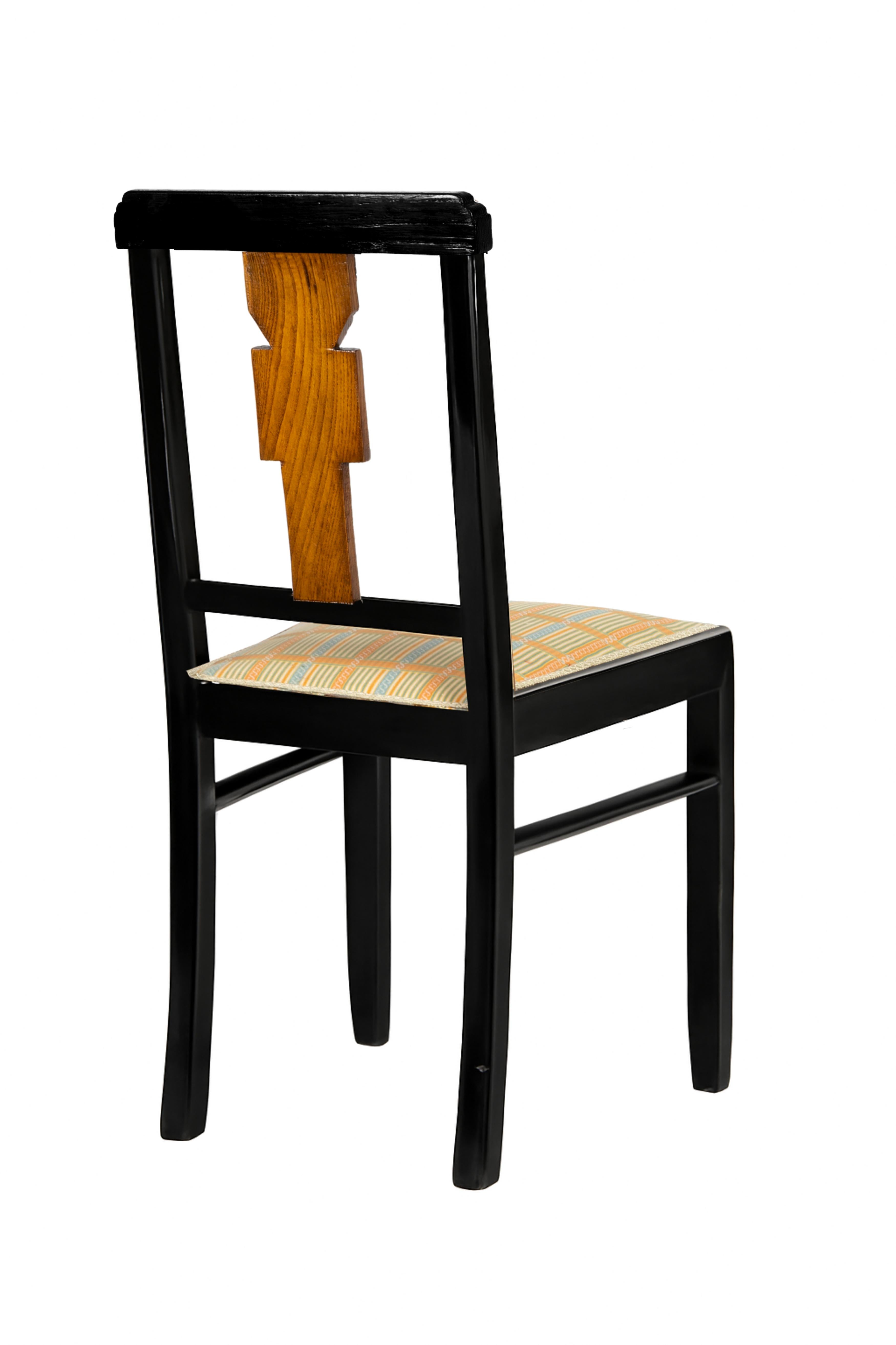 Paar von 2 Art Deco Stühlen aus schwarzem Lack, (1939-1949) (Polster) im Angebot