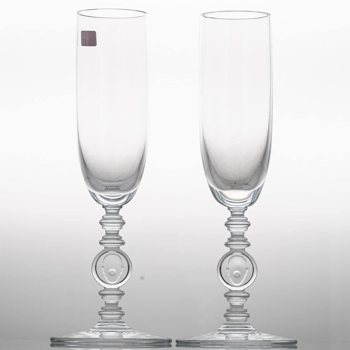 Luxus vom Feinsten, ein Paar 2 hochwertige Trinkgläser in klarem Kristall von Baccarat, Design Marcel Wanders.

Dieses exquisite Paar Glaswaren von Baccarat verkörpert die zeitlose Eleganz und die raffinierte Handwerkskunst, für die das französische