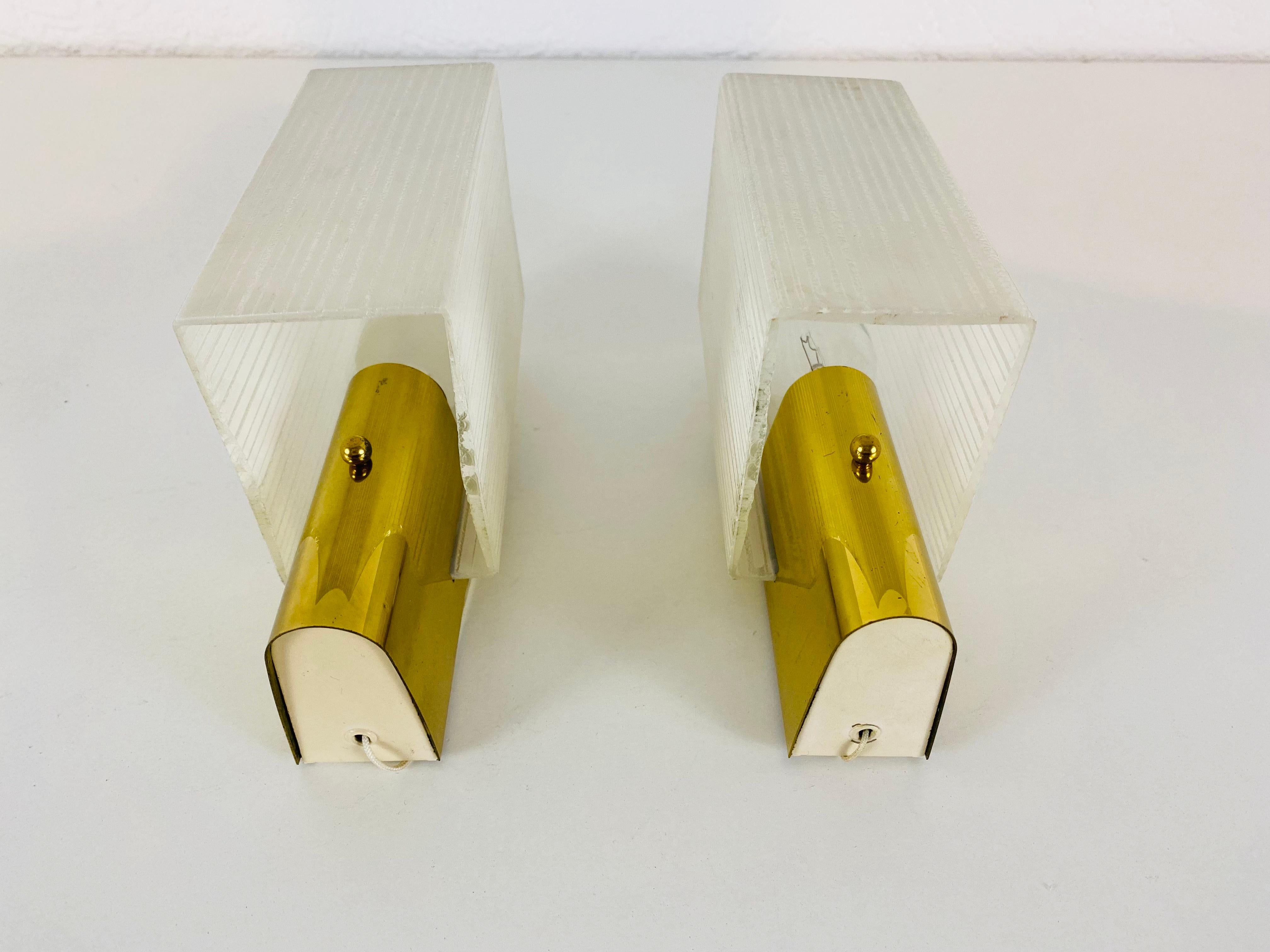 Coppia di 2 lampade in ottone e vetro, anni '60, Germania in vendita 3