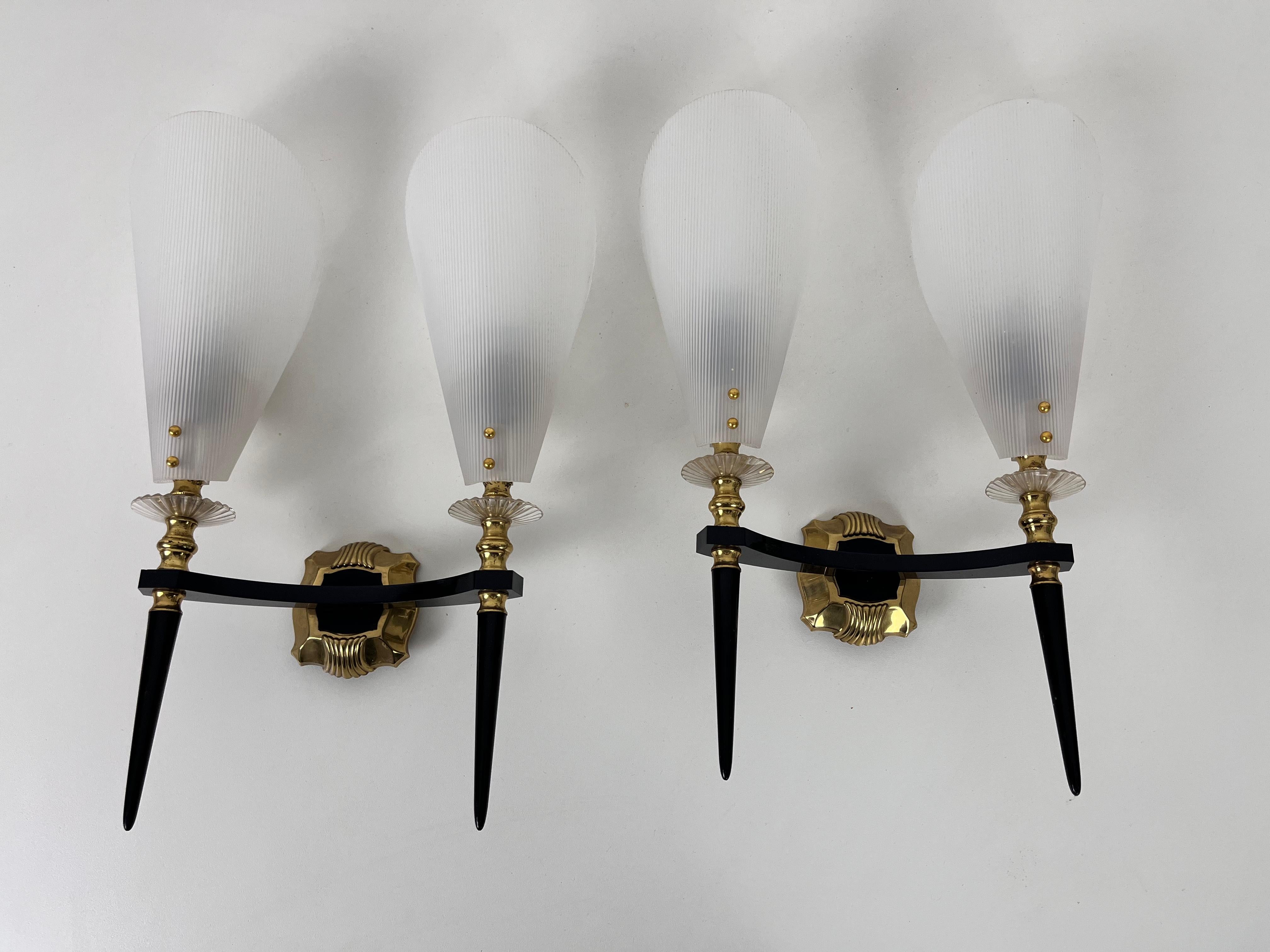 Mid-Century Modern Pair of 2 Brass and Plexiglass Wall Lamps by Maison Arlus, 1960, France For Sale