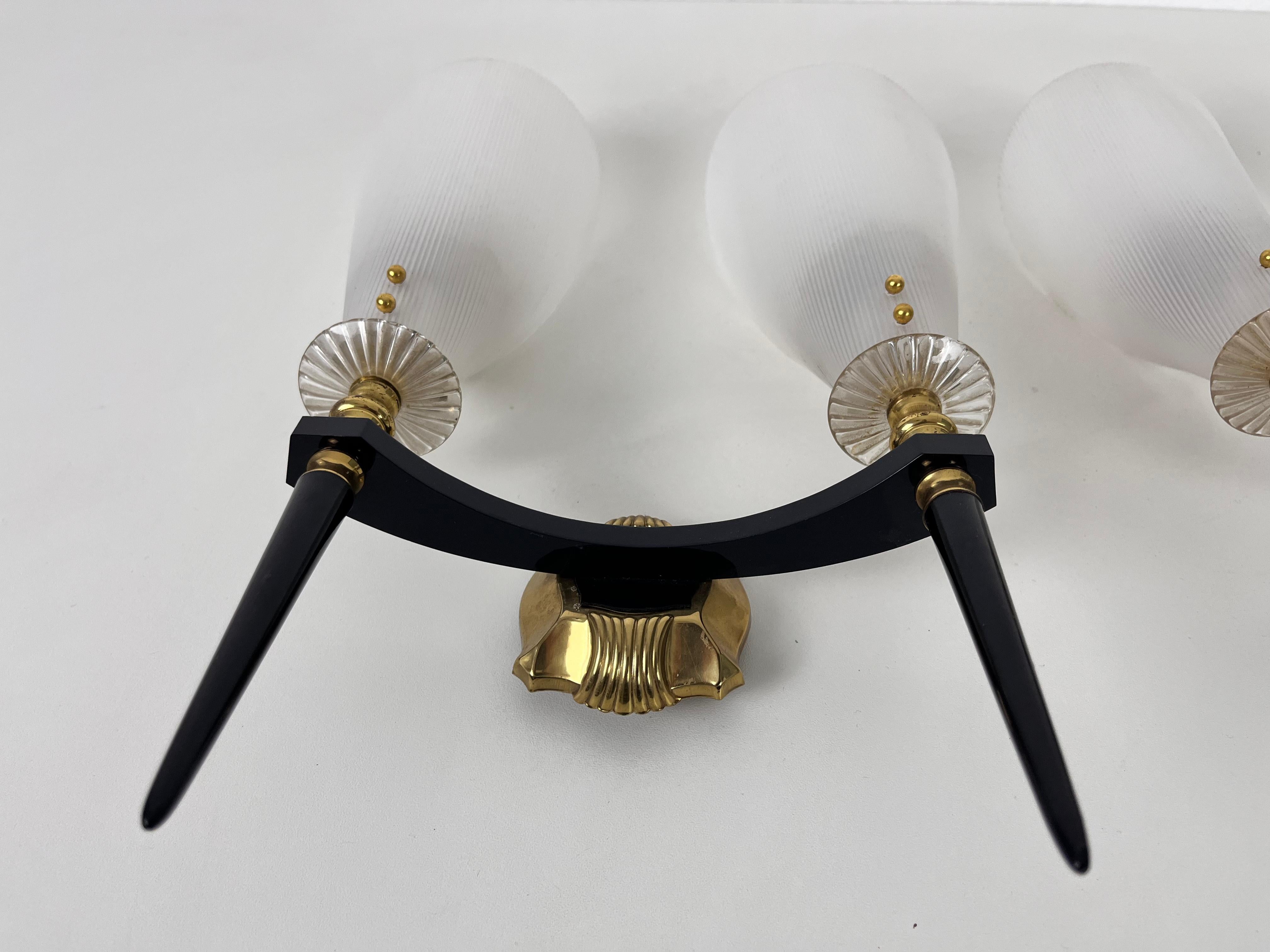 Pair of 2 Brass and Plexiglass Wall Lamps by Maison Arlus, 1960, France In Good Condition For Sale In Hagenbach, DE