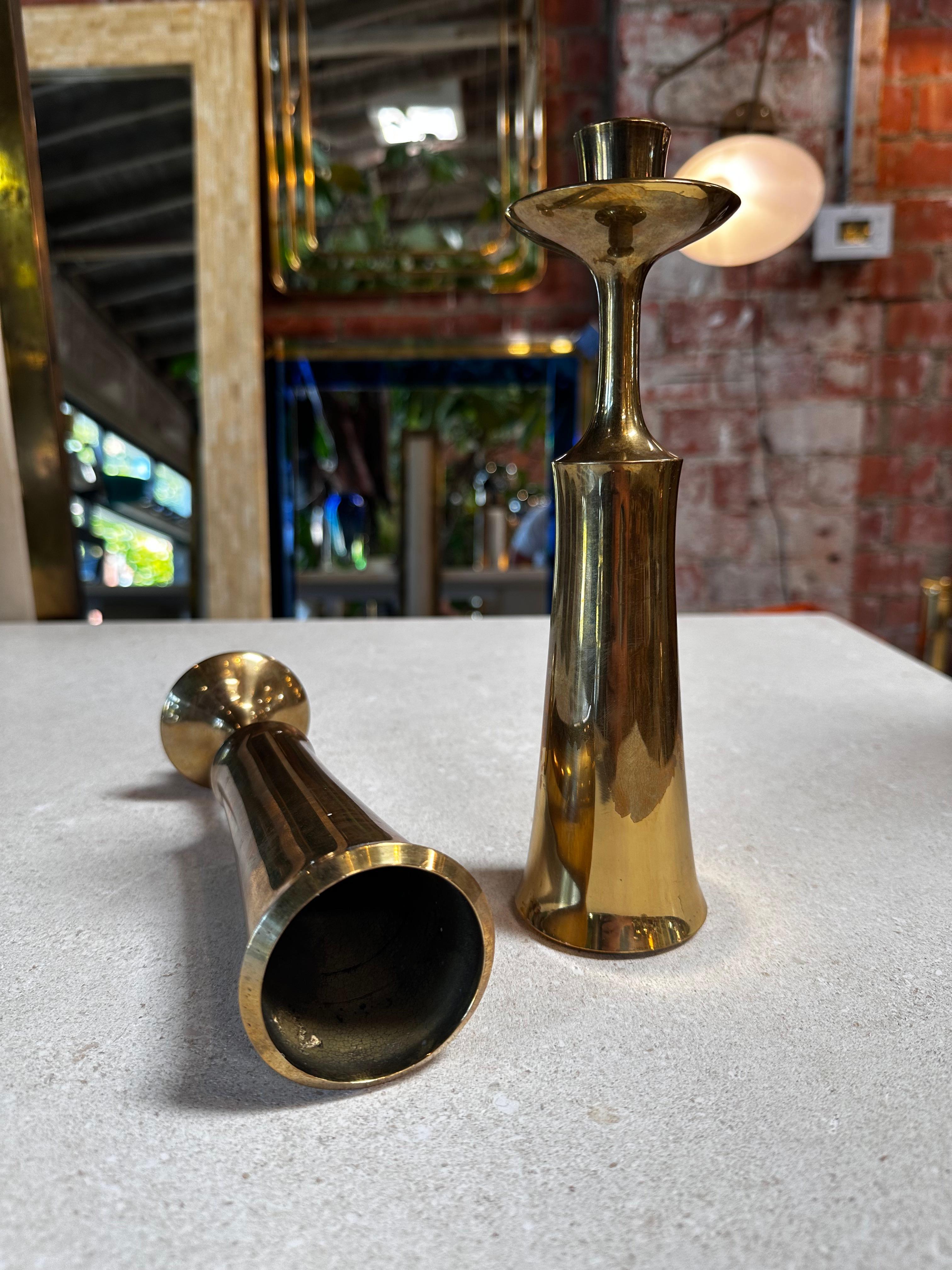 Beautiful and unique pair of 2 candle holders with an amazing shape made in fully Brass.

