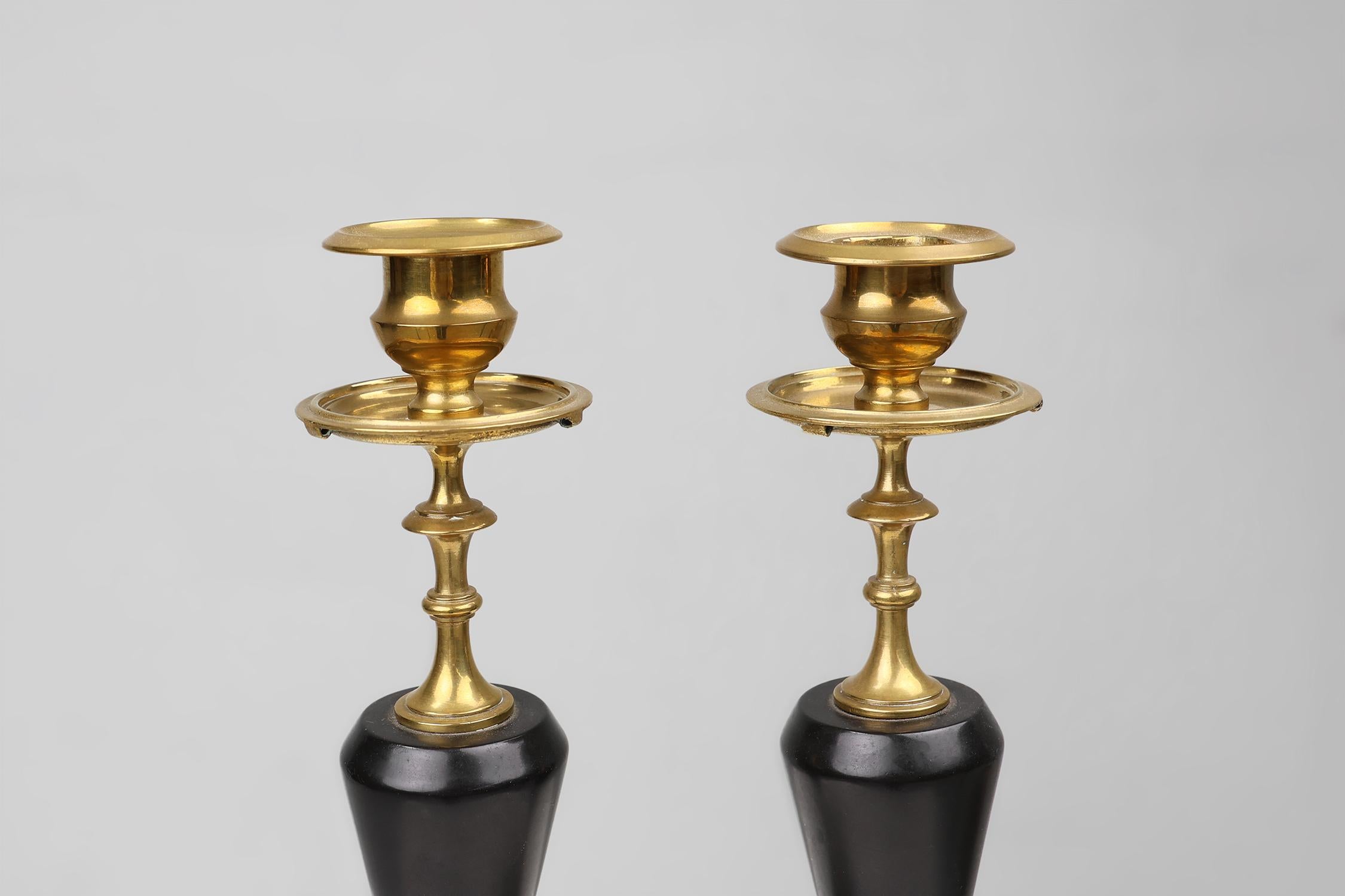 Stile impero Coppia di 2 candelabri in bronzo e pietra nera in stile Impero, Francia, 1870 ca. 1870 in vendita