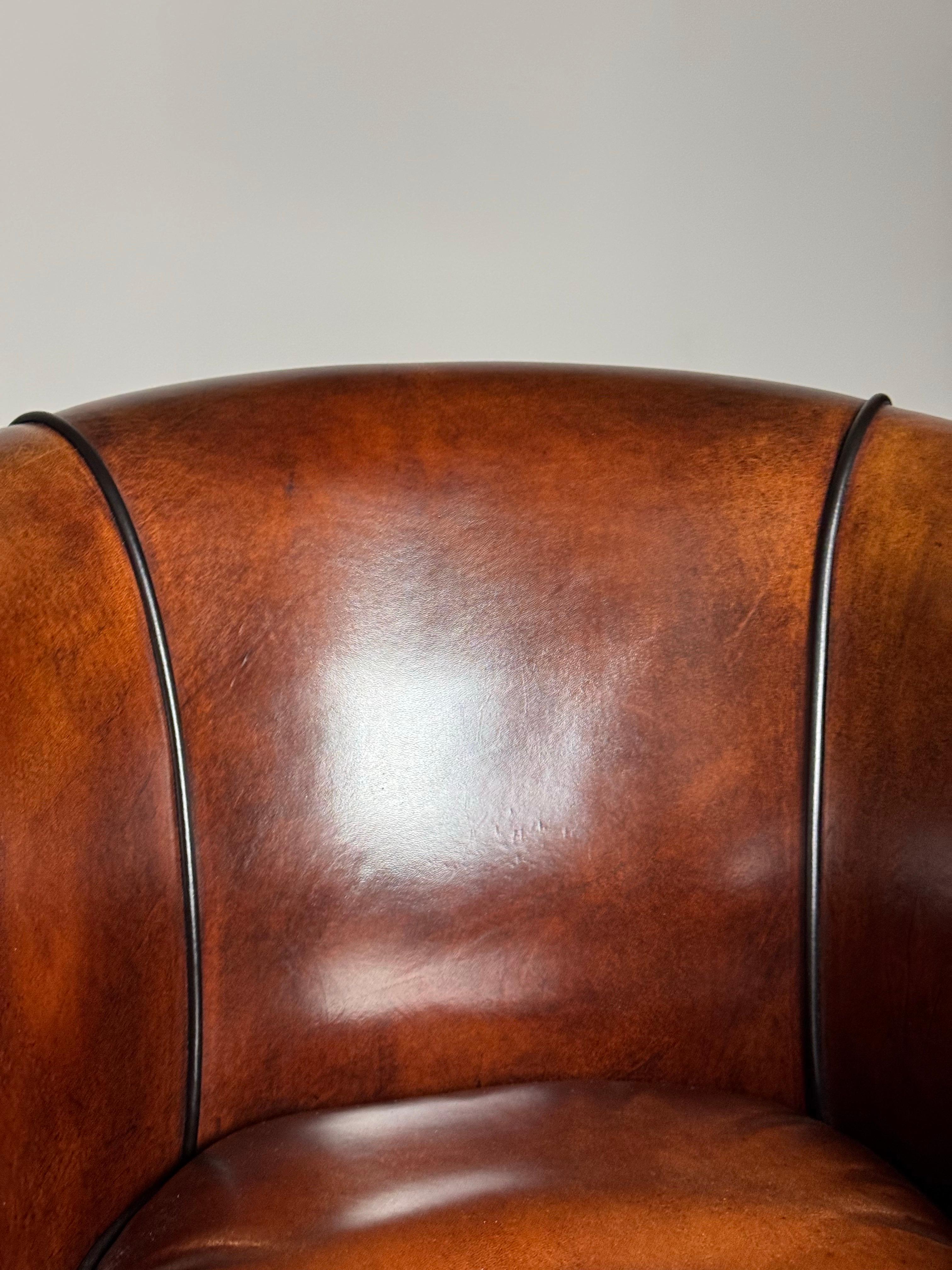 Paire de 2 fauteuils club hollandais en peau de mouton Bon état - En vente à MILL, NL