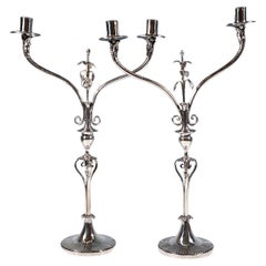 Pareja de candelabros de plata Imperio de 2 llamas, de Leonhart Messner, Viena, 1803