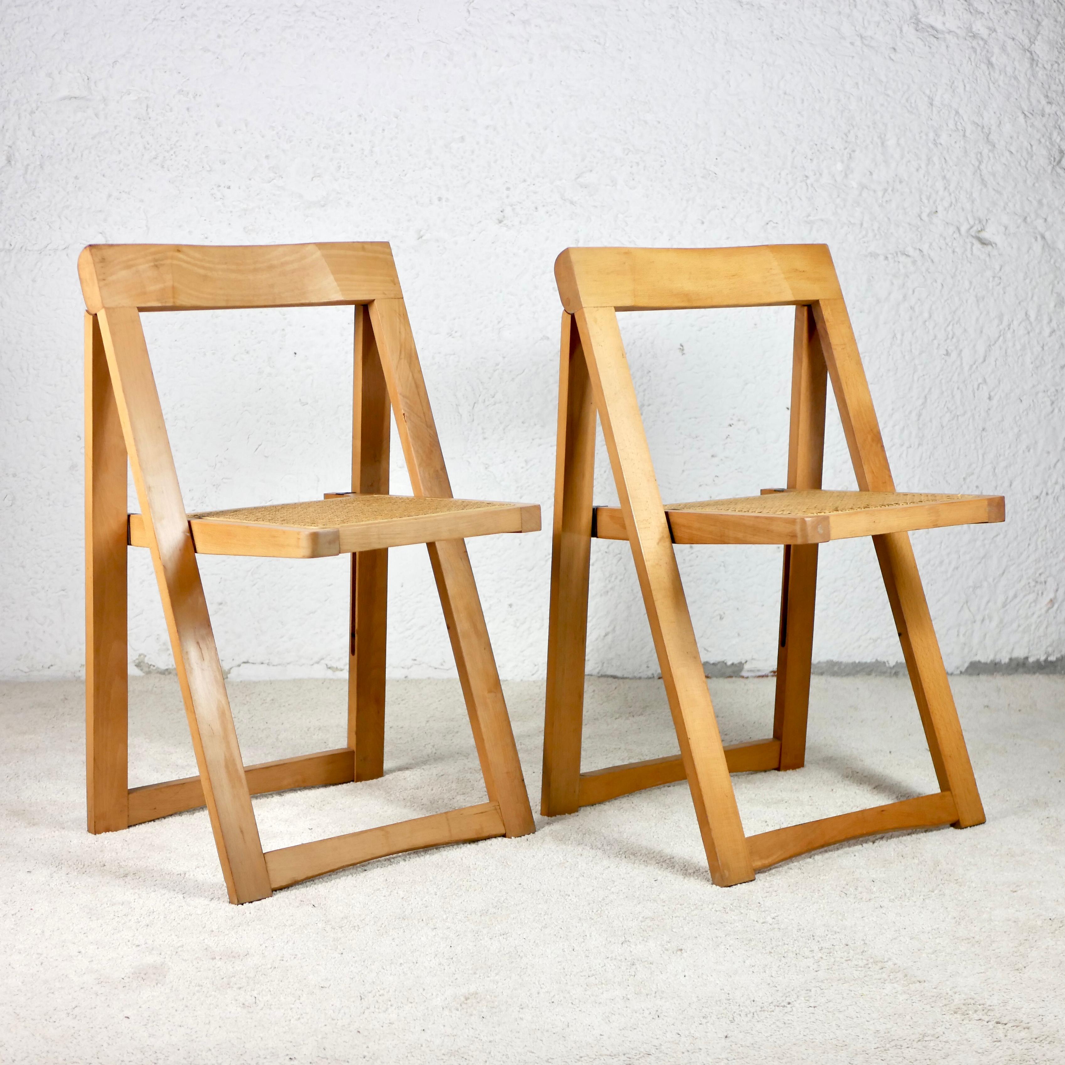 who created the folding chair