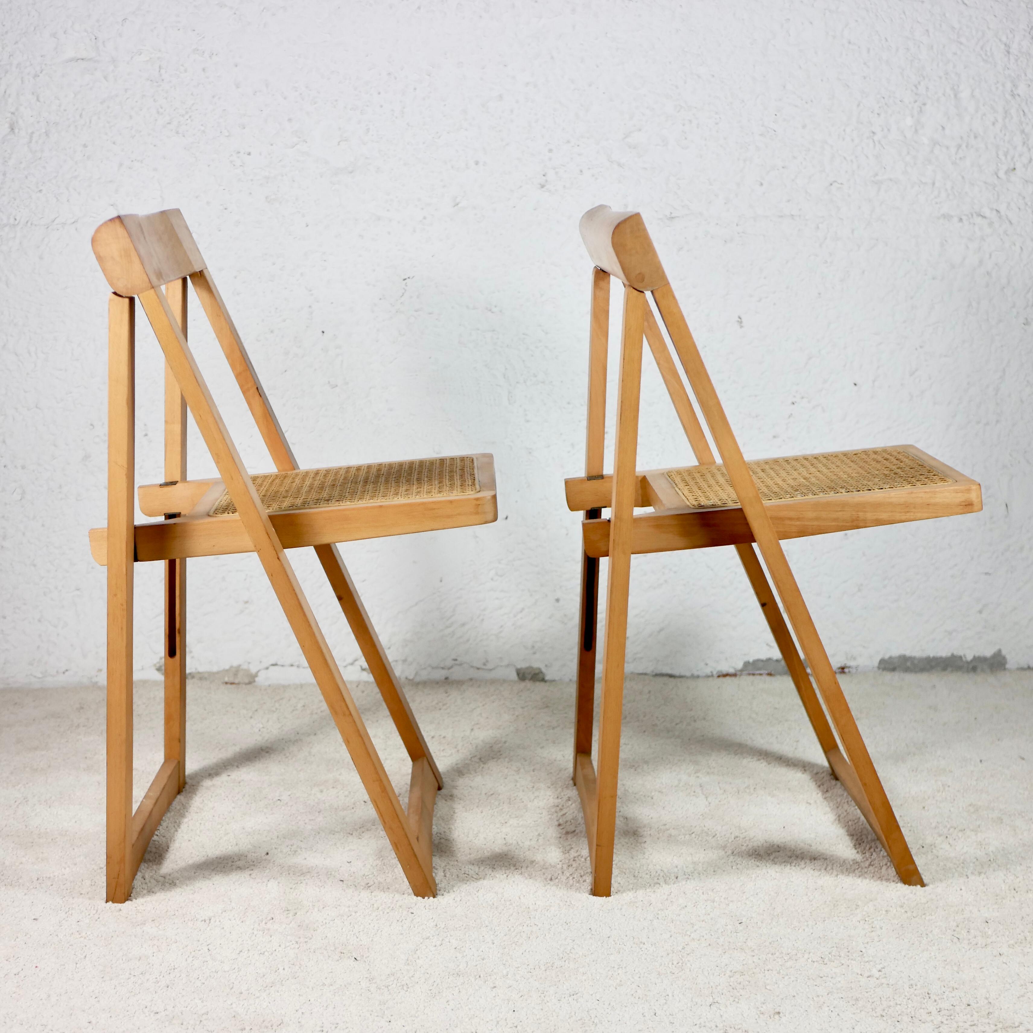 who made the folding chair