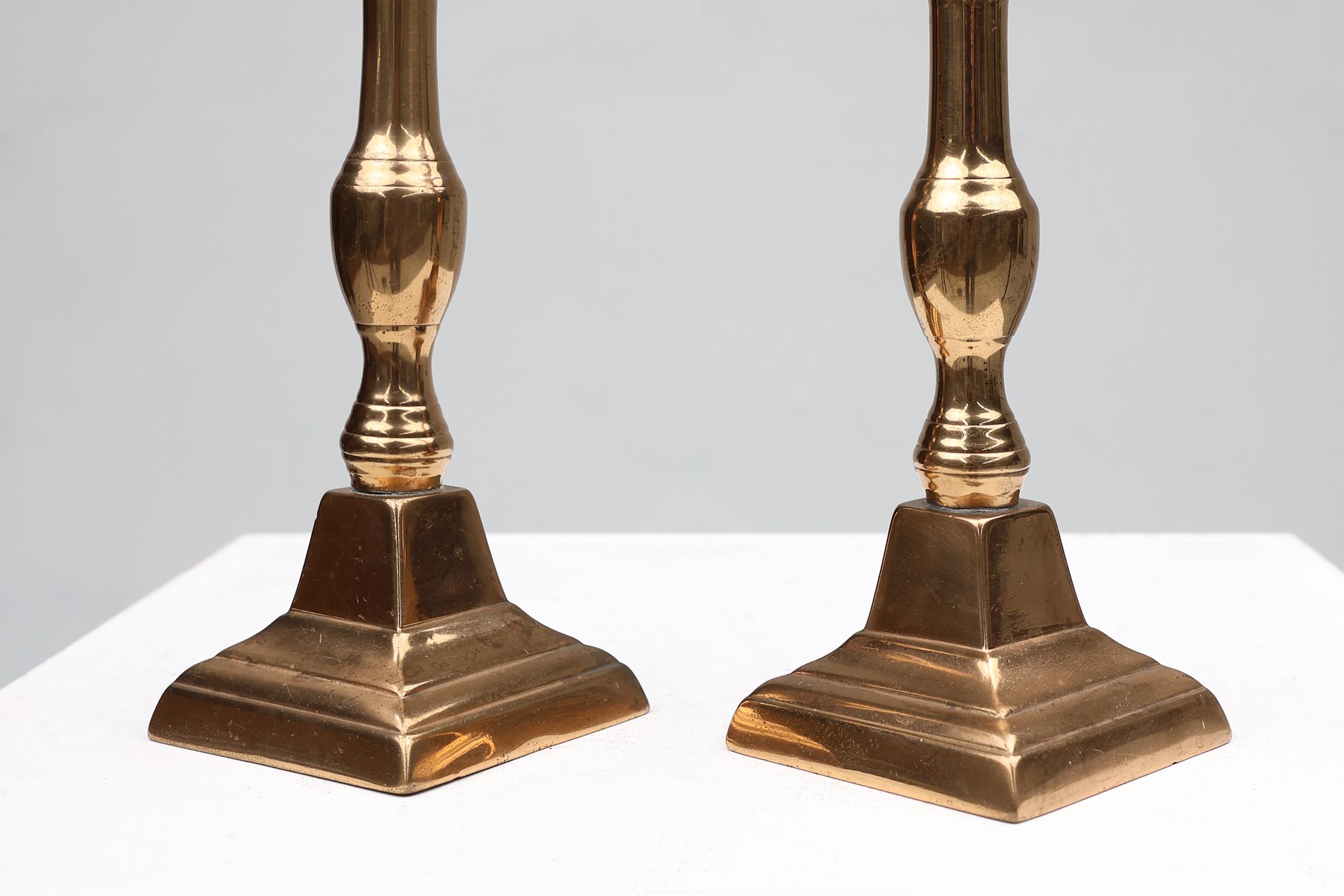Pareja de 2 candeleros antiguos franceses de bronce, ca. 1890 en venta 1
