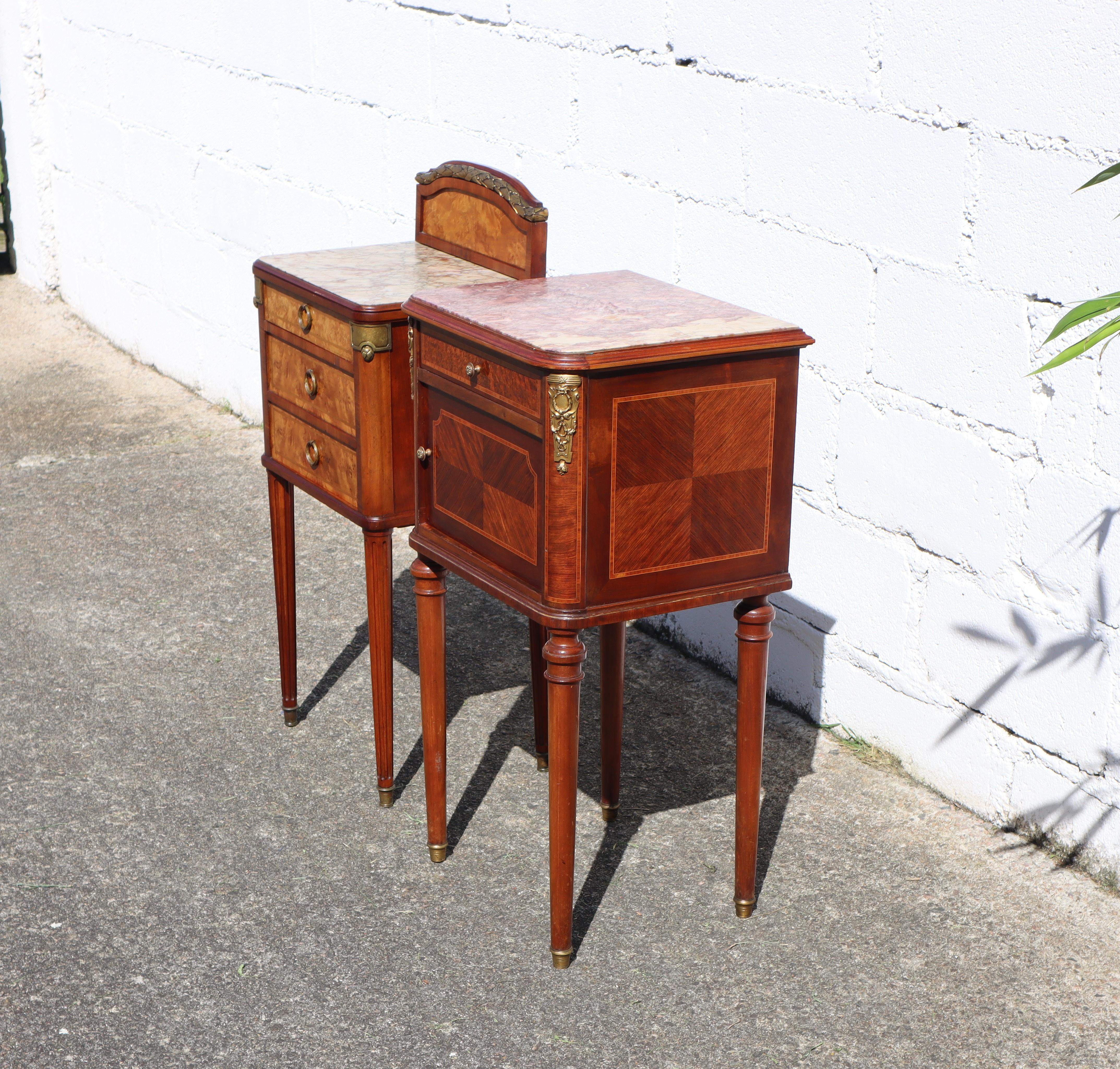 Pair of 2 French Antique Marble and Mahogany Marquetry Nightstands-20s In Good Condition For Sale In Bussiere Dunoise, Nouvel Aquitaine