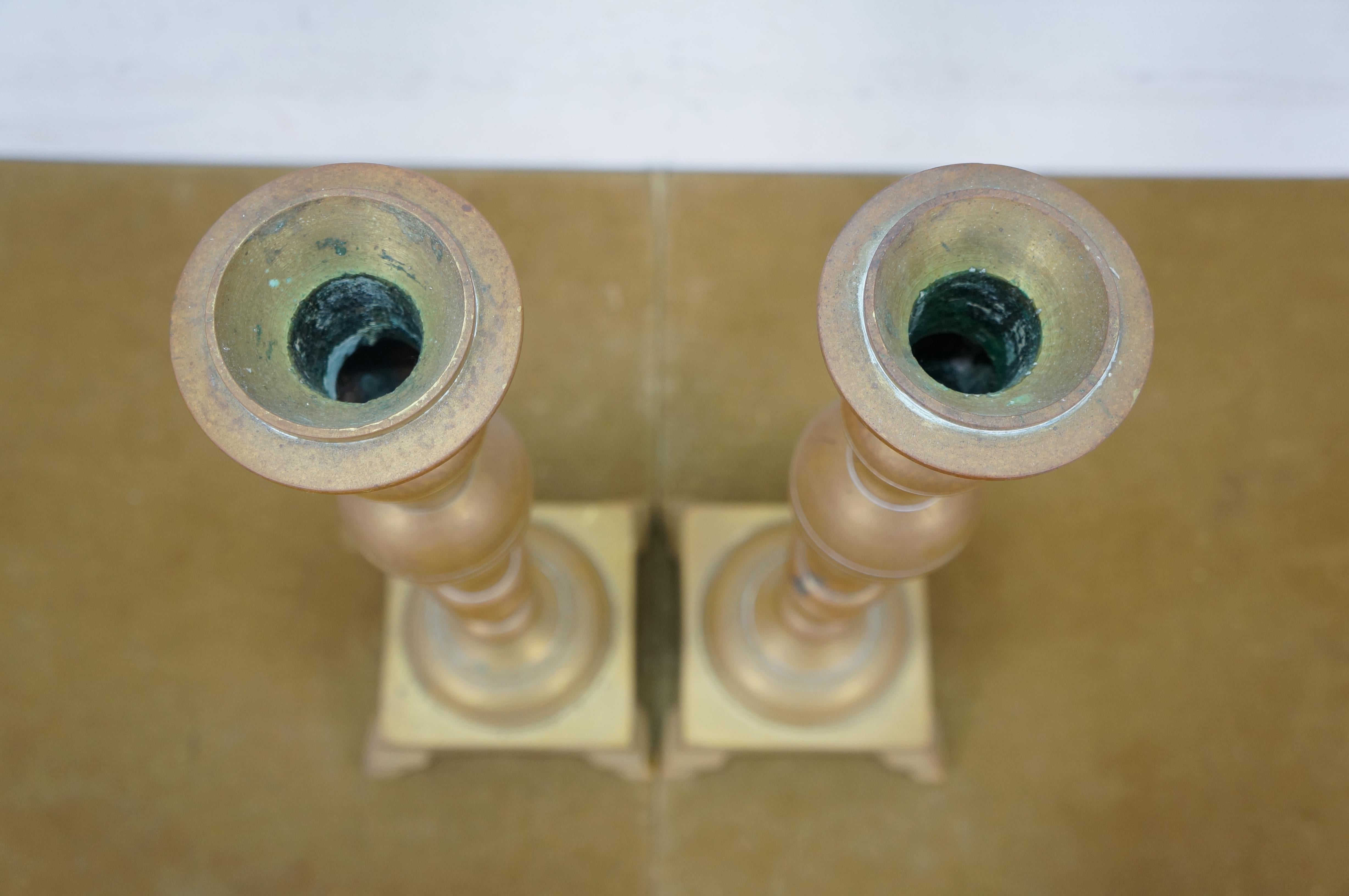 Coppia di 2 candelabri a cono in ottone massiccio Portacandele da 18 pollici In condizioni buone in vendita a Dayton, OH