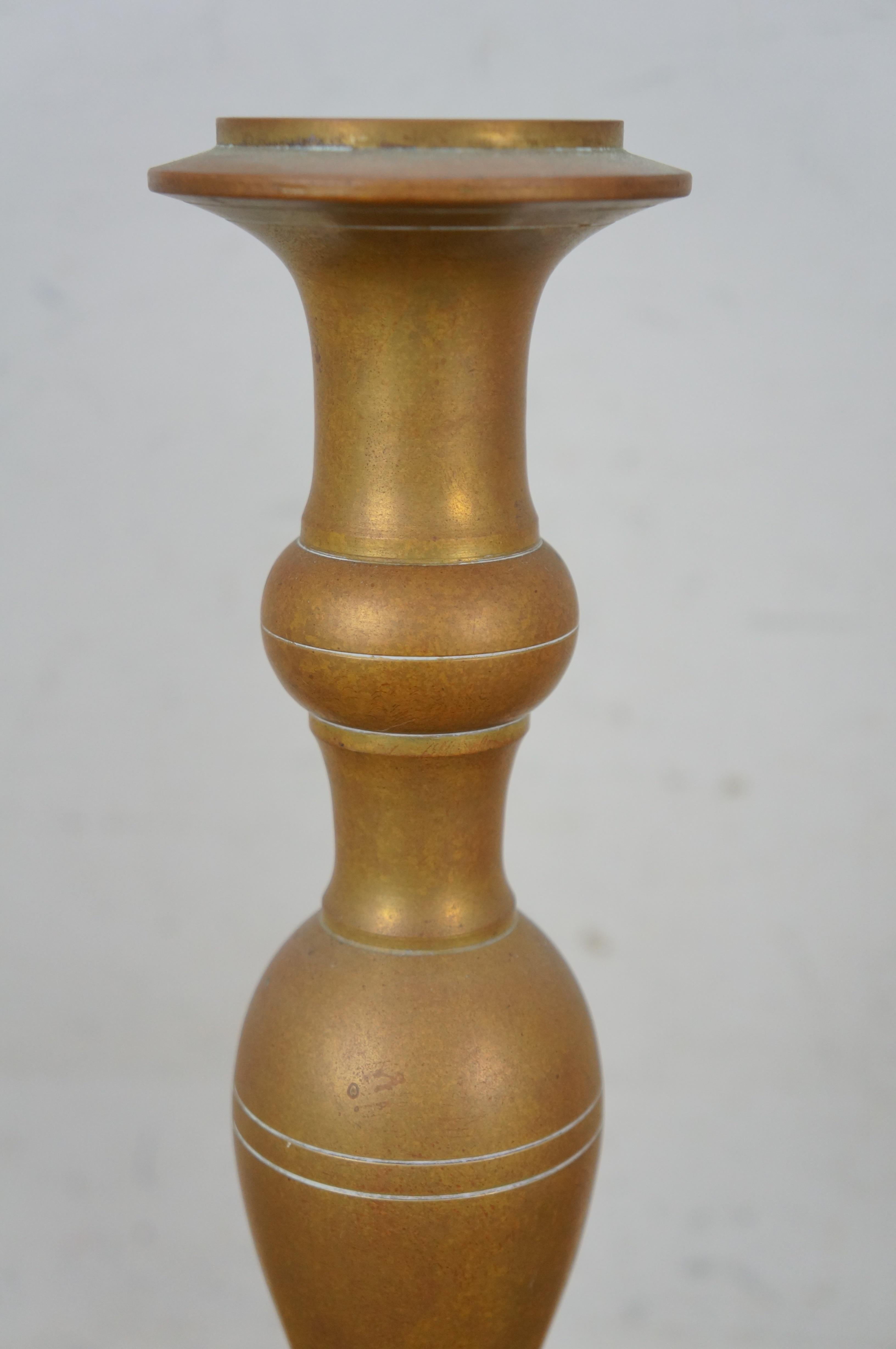 XX secolo Coppia di 2 candelabri a cono in ottone massiccio Portacandele da 18 pollici in vendita