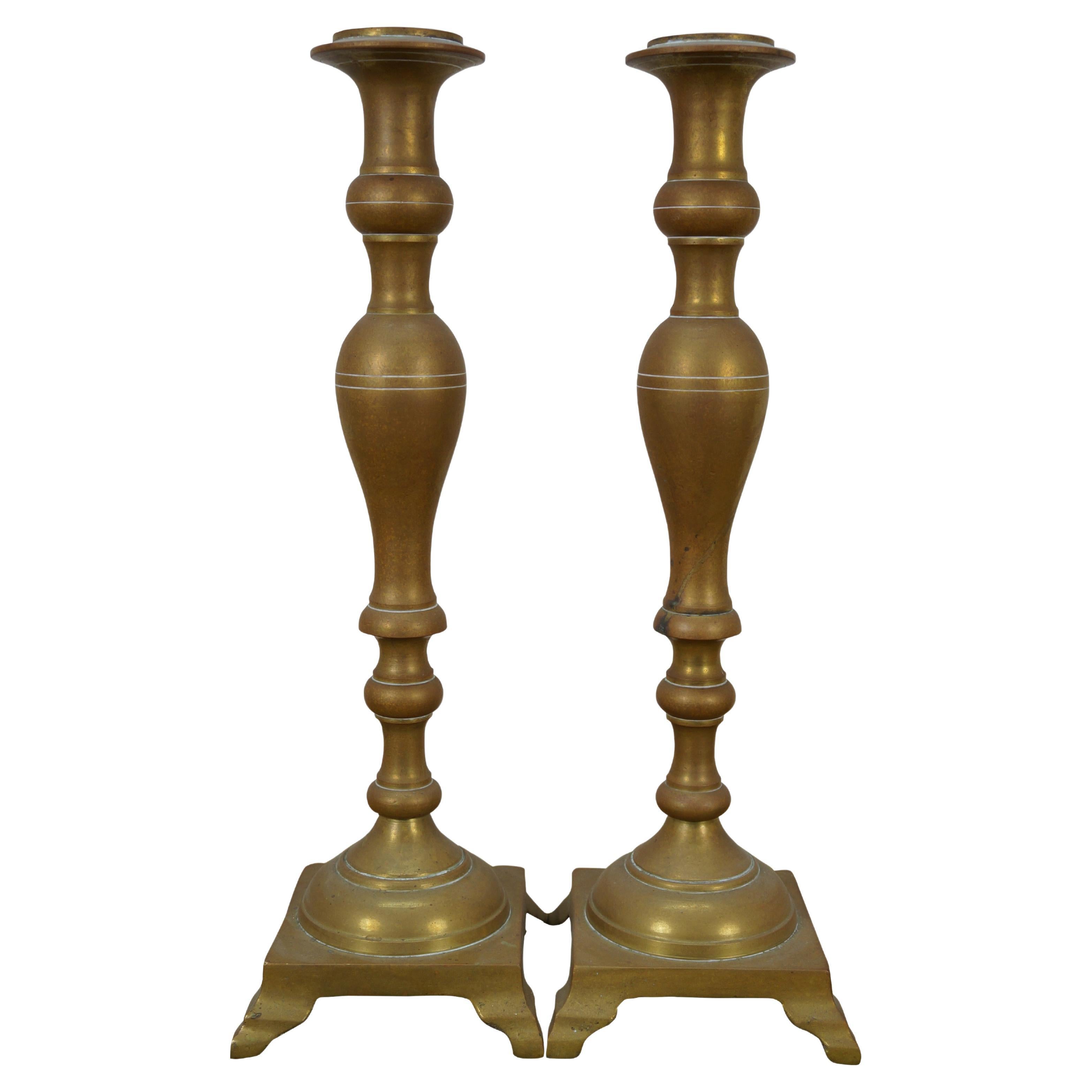 Coppia di 2 candelabri a cono in ottone massiccio Portacandele da 18 pollici in vendita