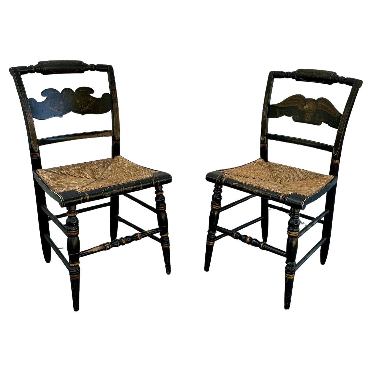  Paire de 2 chaises d'appoint Feder noires Hitchcock, sièges en jonc.