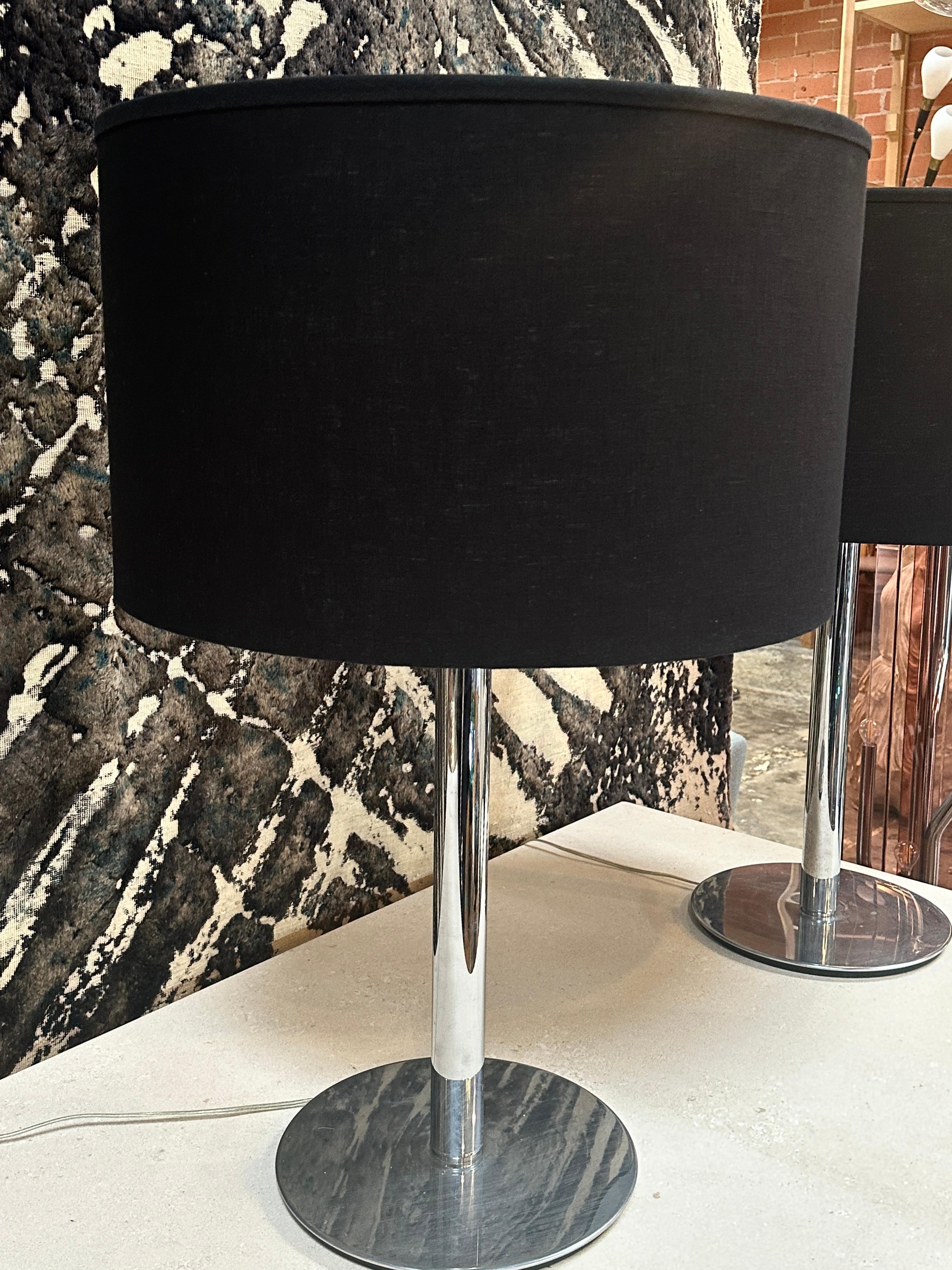Paire de 2 lampes de table italiennes en acier des années 50 en vente 2