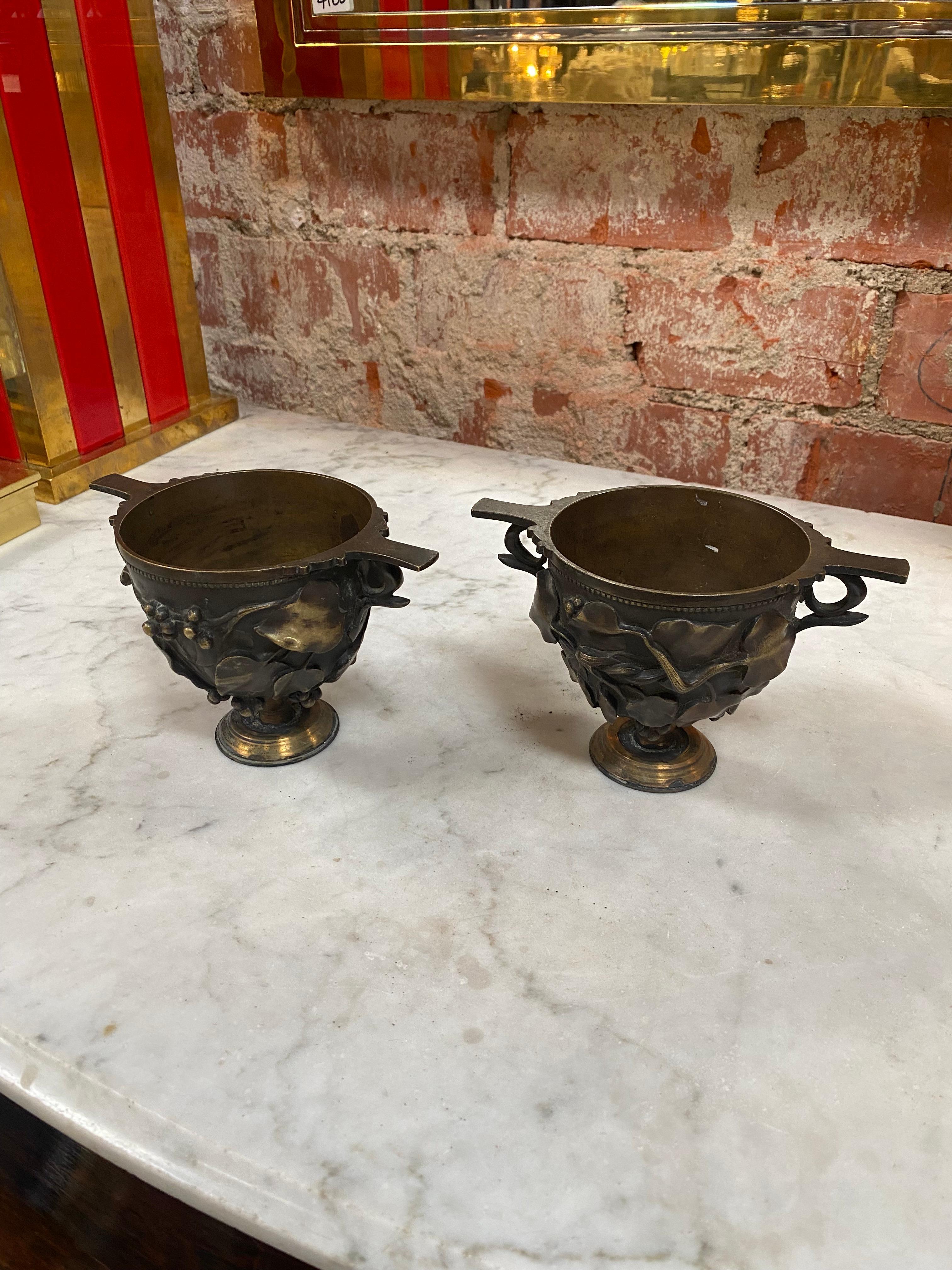 Pair of 2 Italian Bronze Vases 1930 For Sale 4