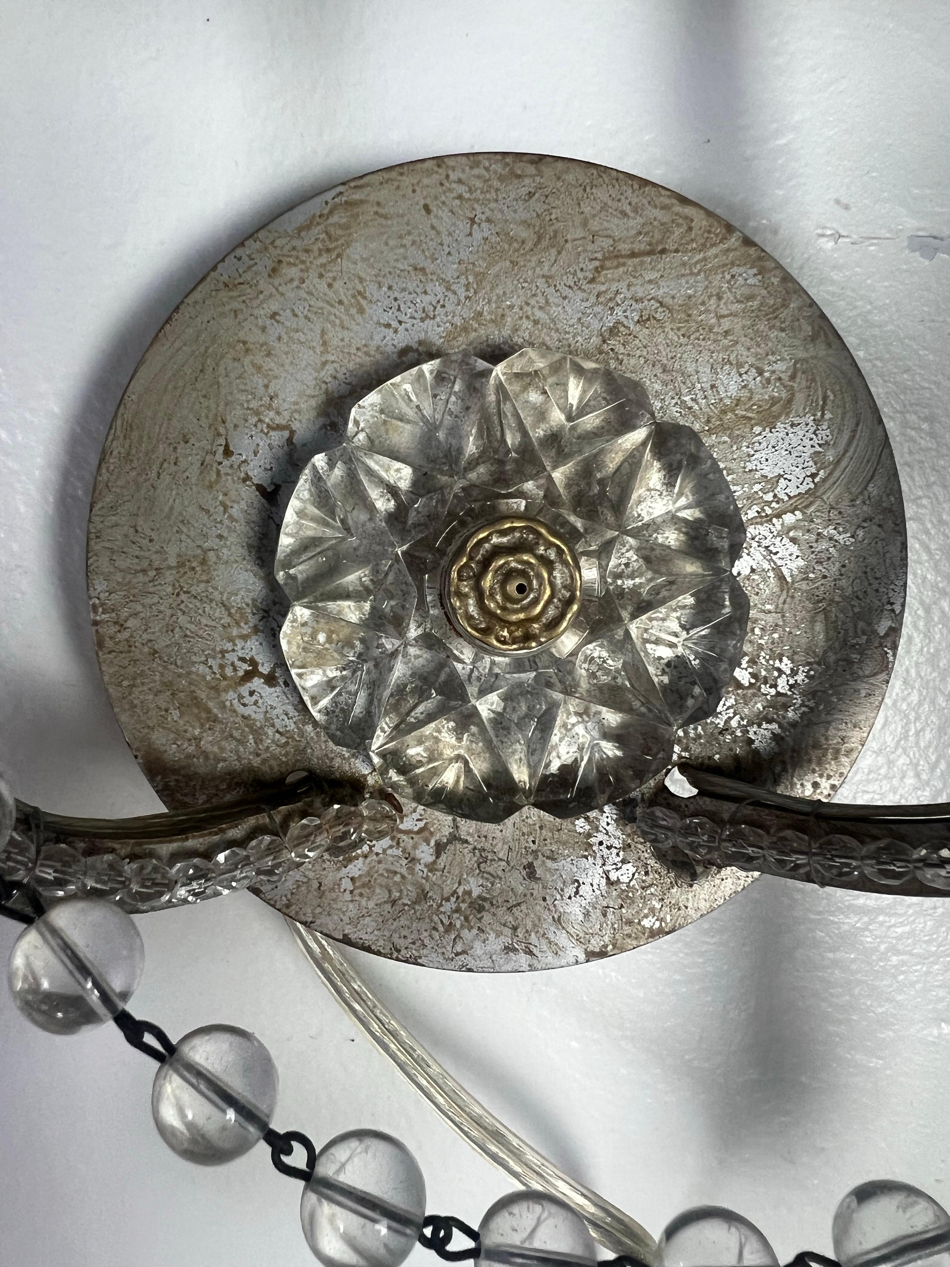 Milieu du XXe siècle Paire d'appliques à 2 lumières en cristal de roche perlé en vente
