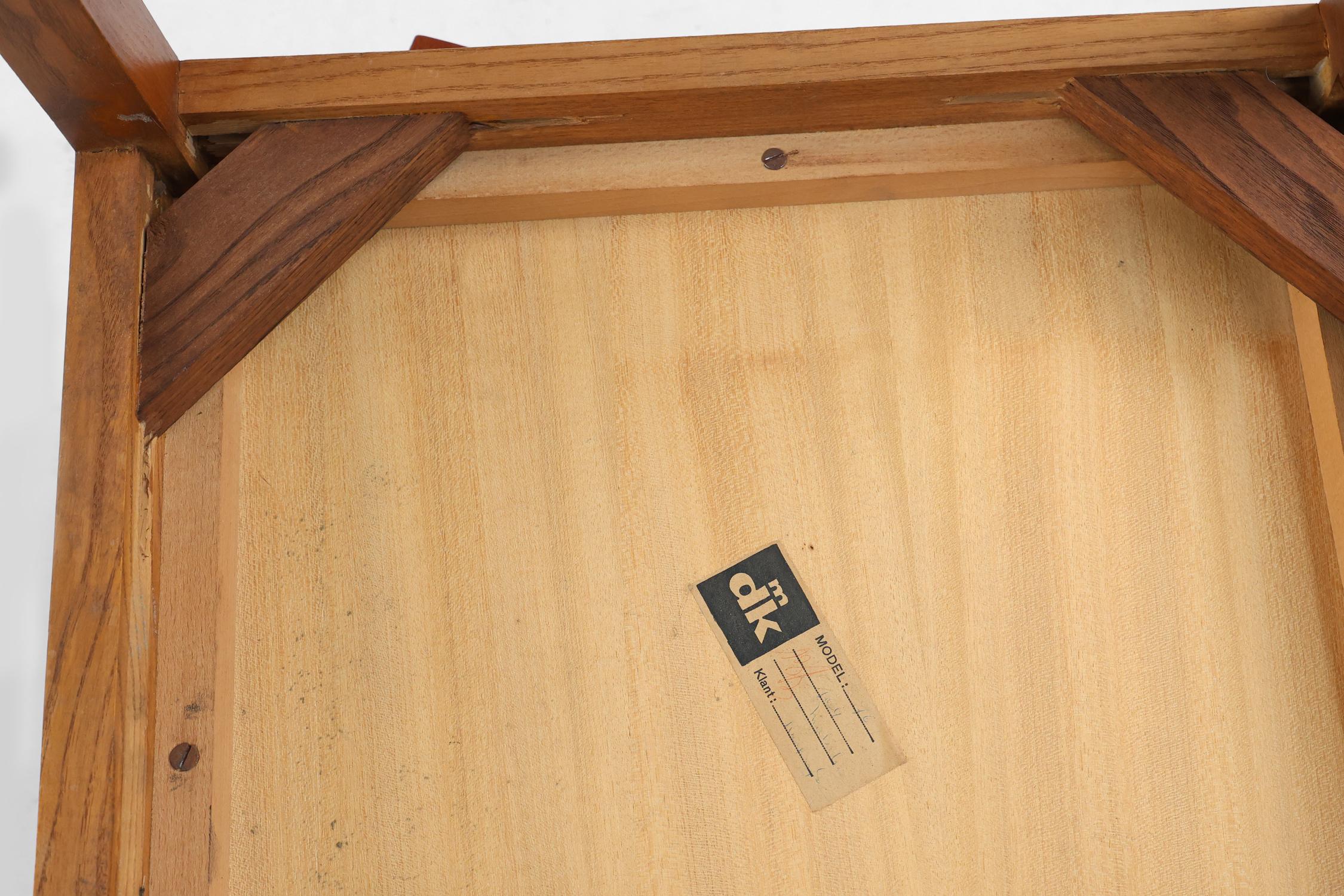 Coppia di 2 tavolini minimalisti MDK Belgio in teak, 1960 ca. in vendita 3