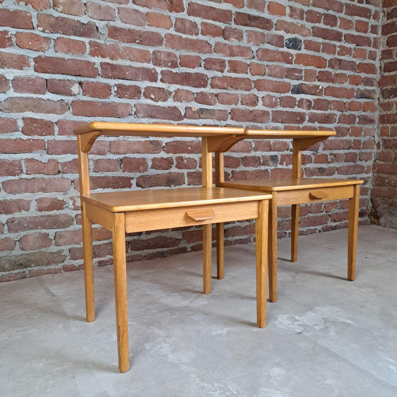 Paire de 2 tables de nuit avec tiroir en teck Wod, Danemark, 1960

Informations complémentaires :
Pays de fabrication - Danemark
Période de conception - 1960
Période de production - 1960
Style - Midcentury / Design/One
MATERIAL - Teck
Couleur -