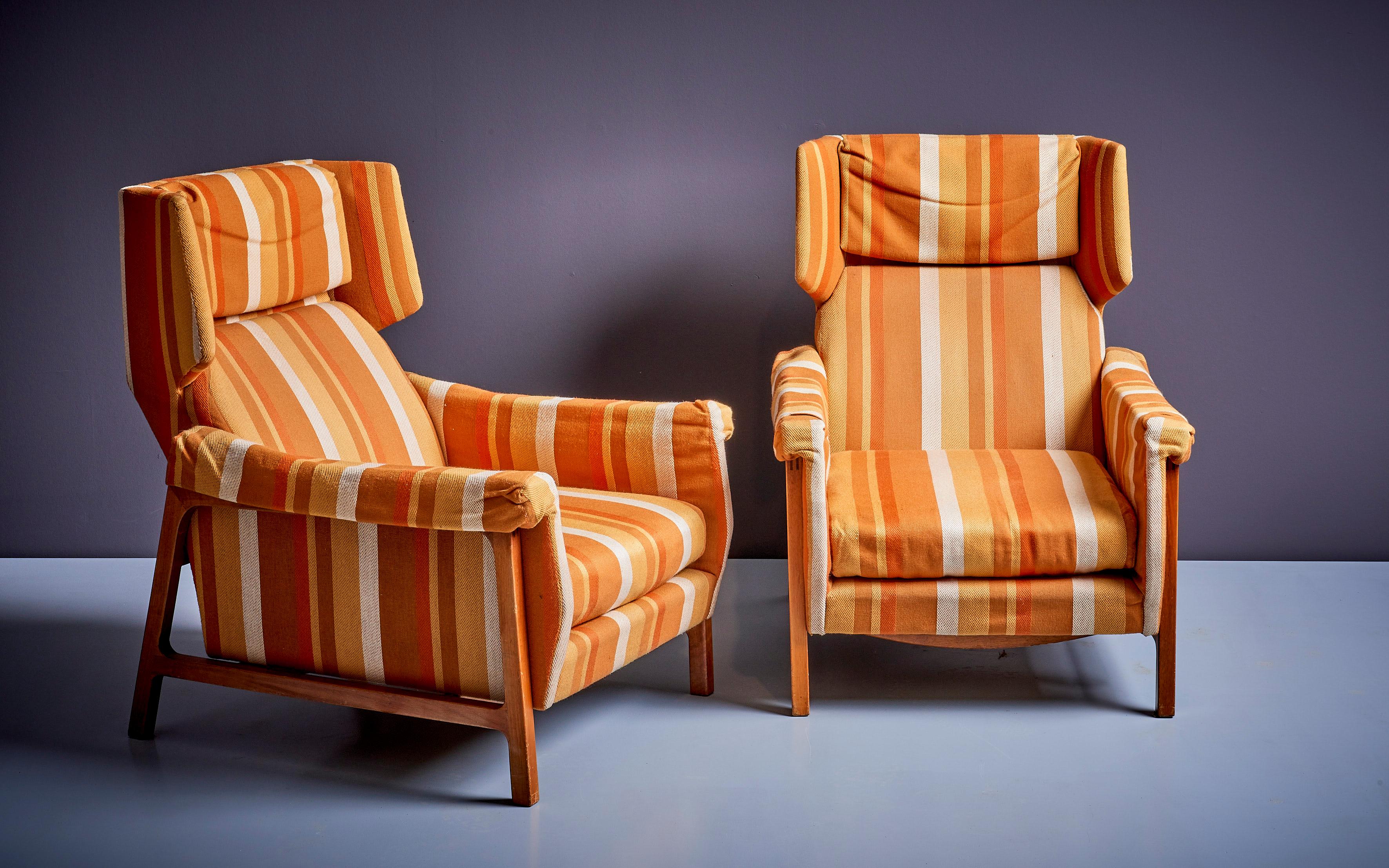 Pair of 2 Original Condition Umberto Colombo & Alberti Reggio Lounge Chairs, Italy - 1950s. We also offer reupholstery in our in-house workshop - please ask for a quote. 