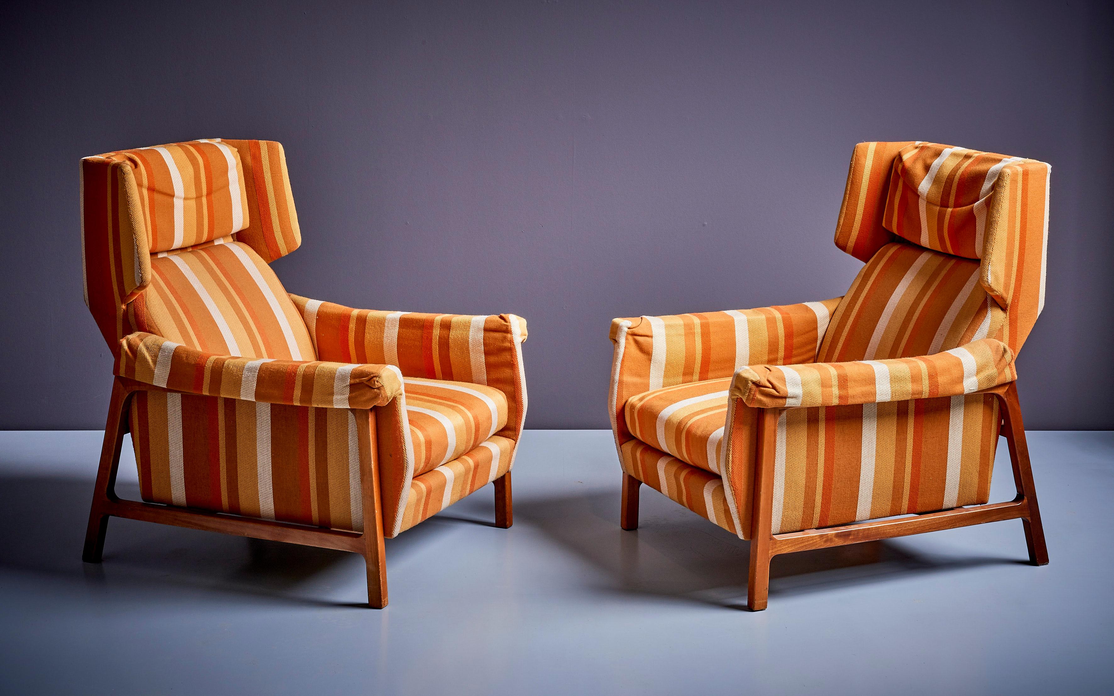 Mid-Century Modern Pair of 2 Original Condition Umberto Colombo & Alberti Reggio Lounge Chairs   For Sale