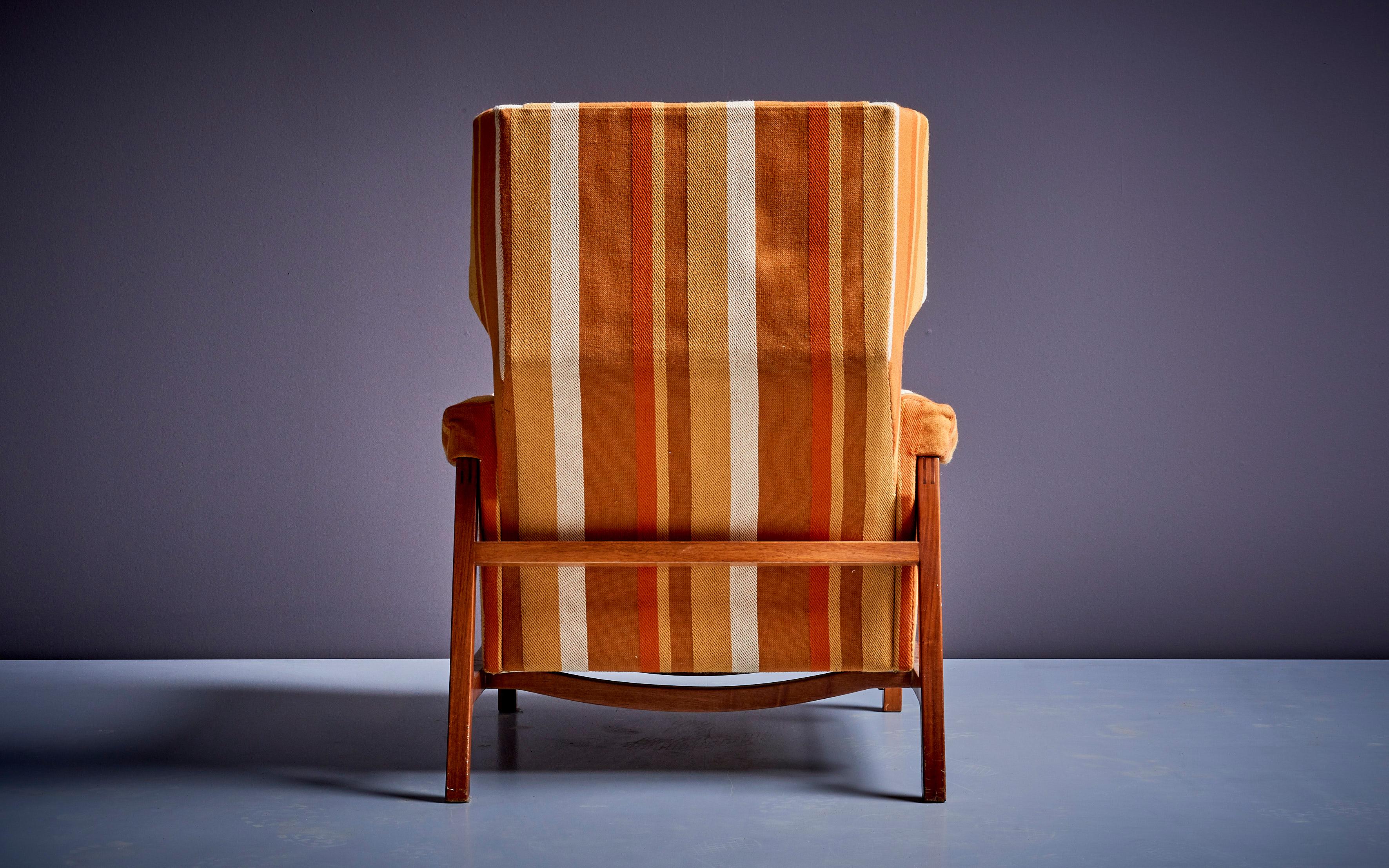 Pair of 2 Original Condition Umberto Colombo & Alberti Reggio Lounge Chairs   For Sale 2