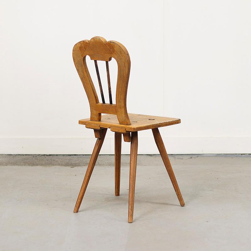 Allemand Pair of 2 Primitive Painted Mountain Chairs en vente