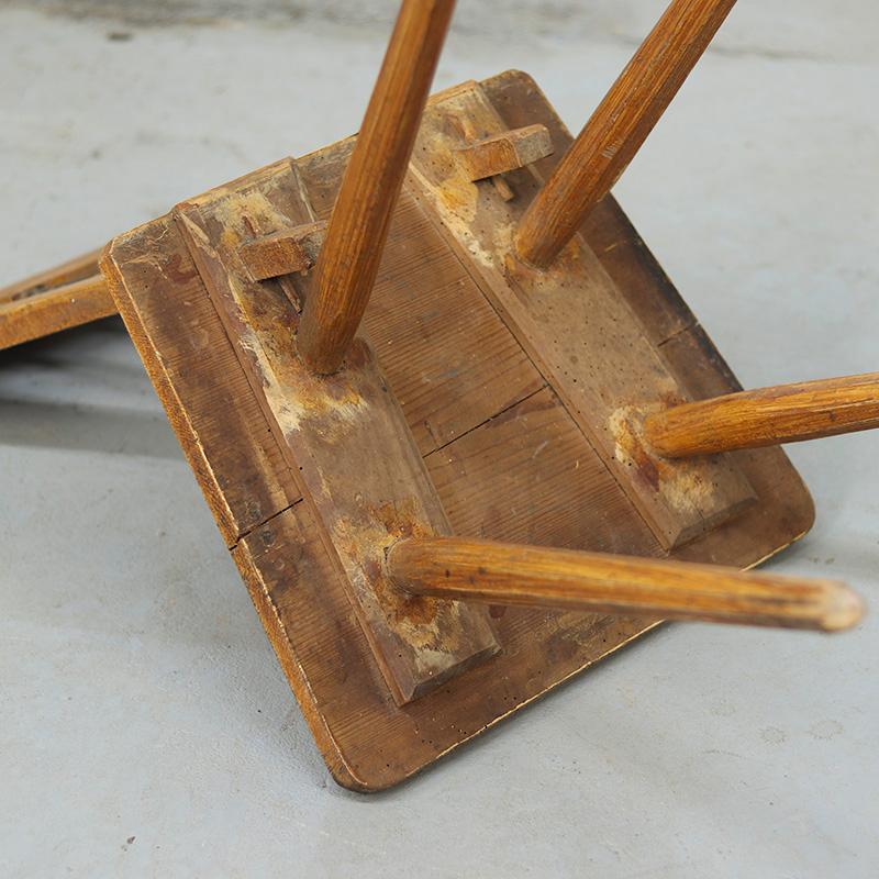 Pair of 2 Primitive Painted Mountain Chairs en vente 1