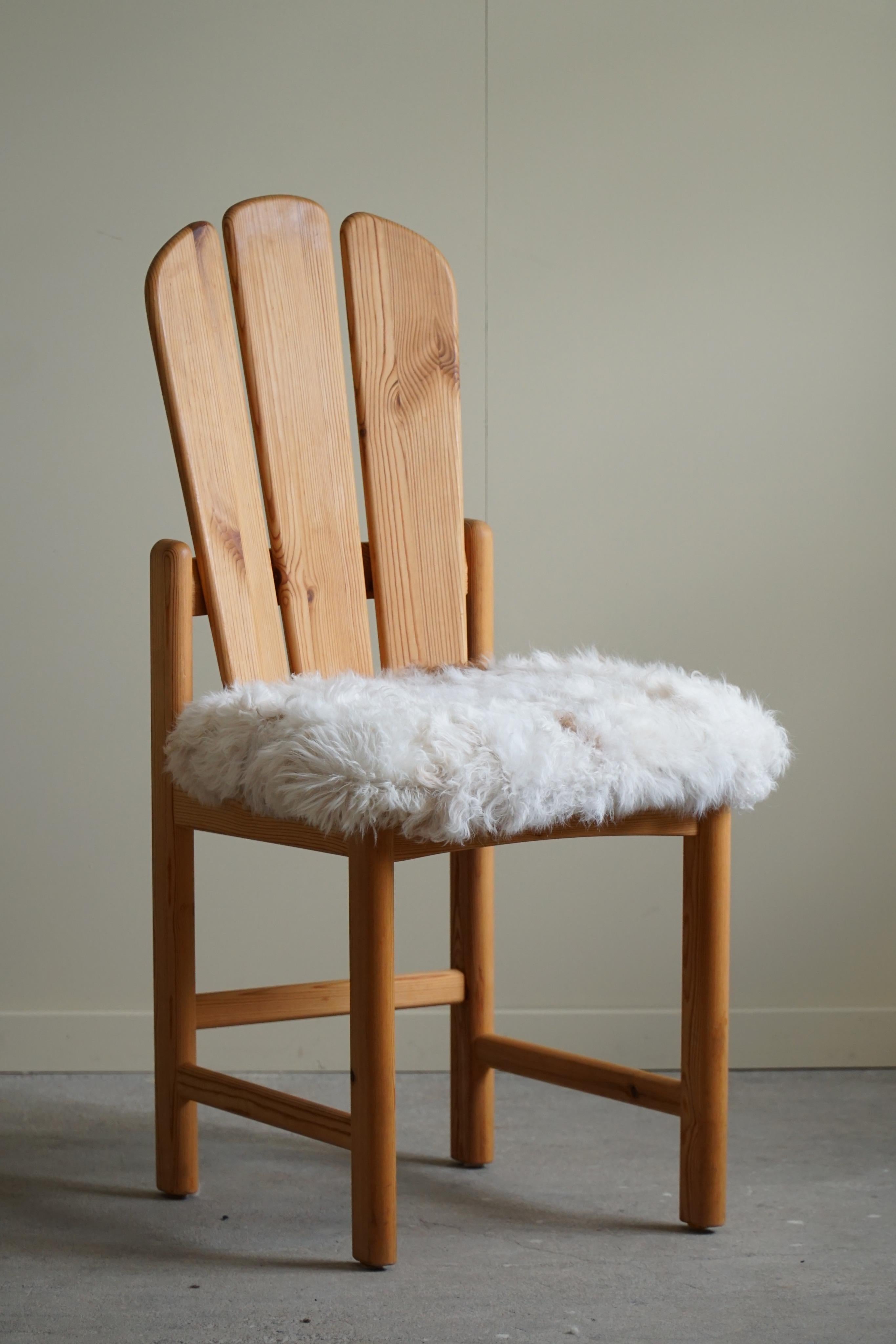 Paire de 2 chaises de salle à manger sculpturales danoises modernes et brutalistes en pin massif, années 1970 en vente 7
