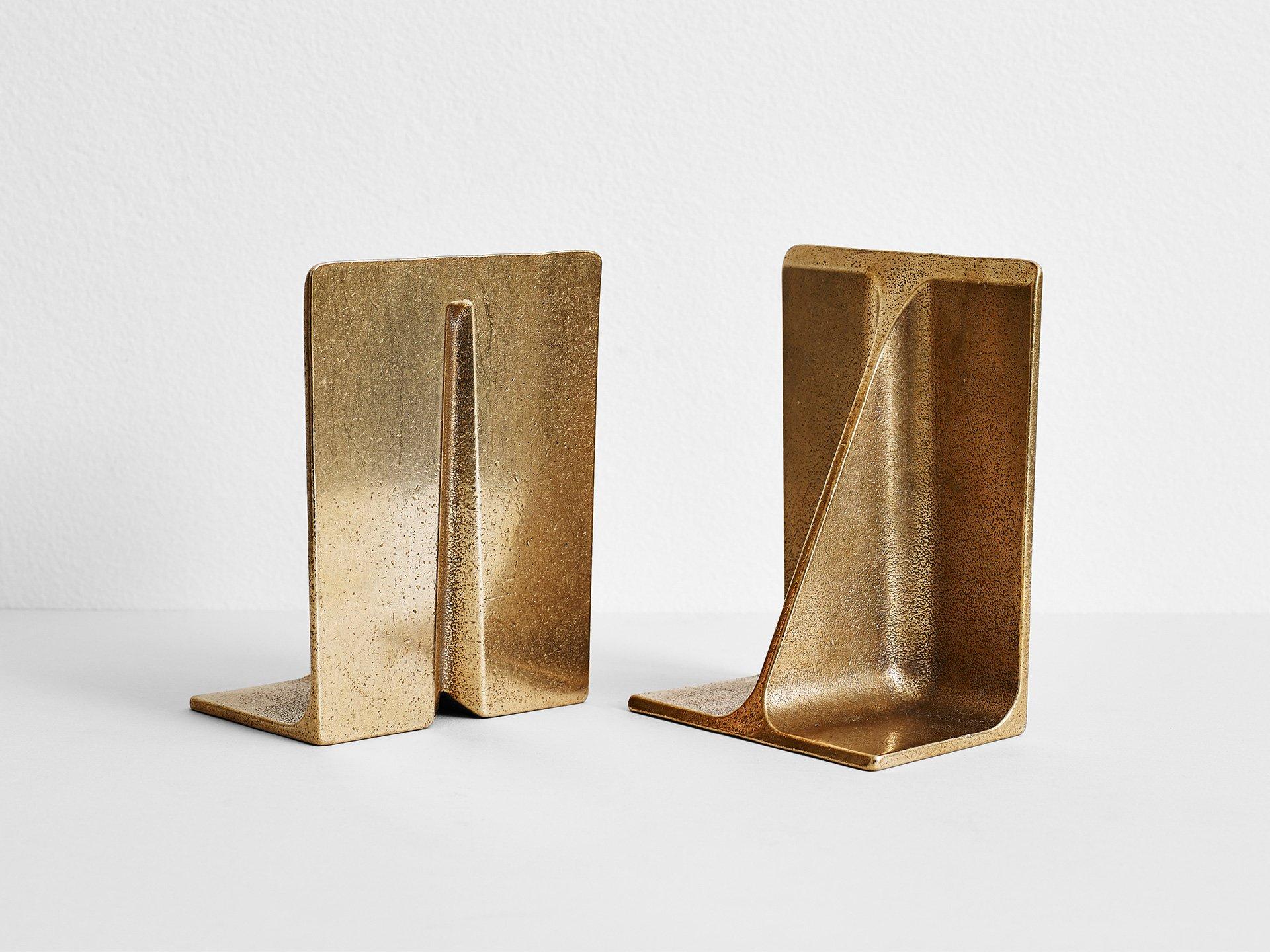 Paar von 2 kleinen strukturellen I-Träger-Buchstützen aus Goldbronze von Henry Wilson im Zustand „Neu“ im Angebot in Geneve, CH