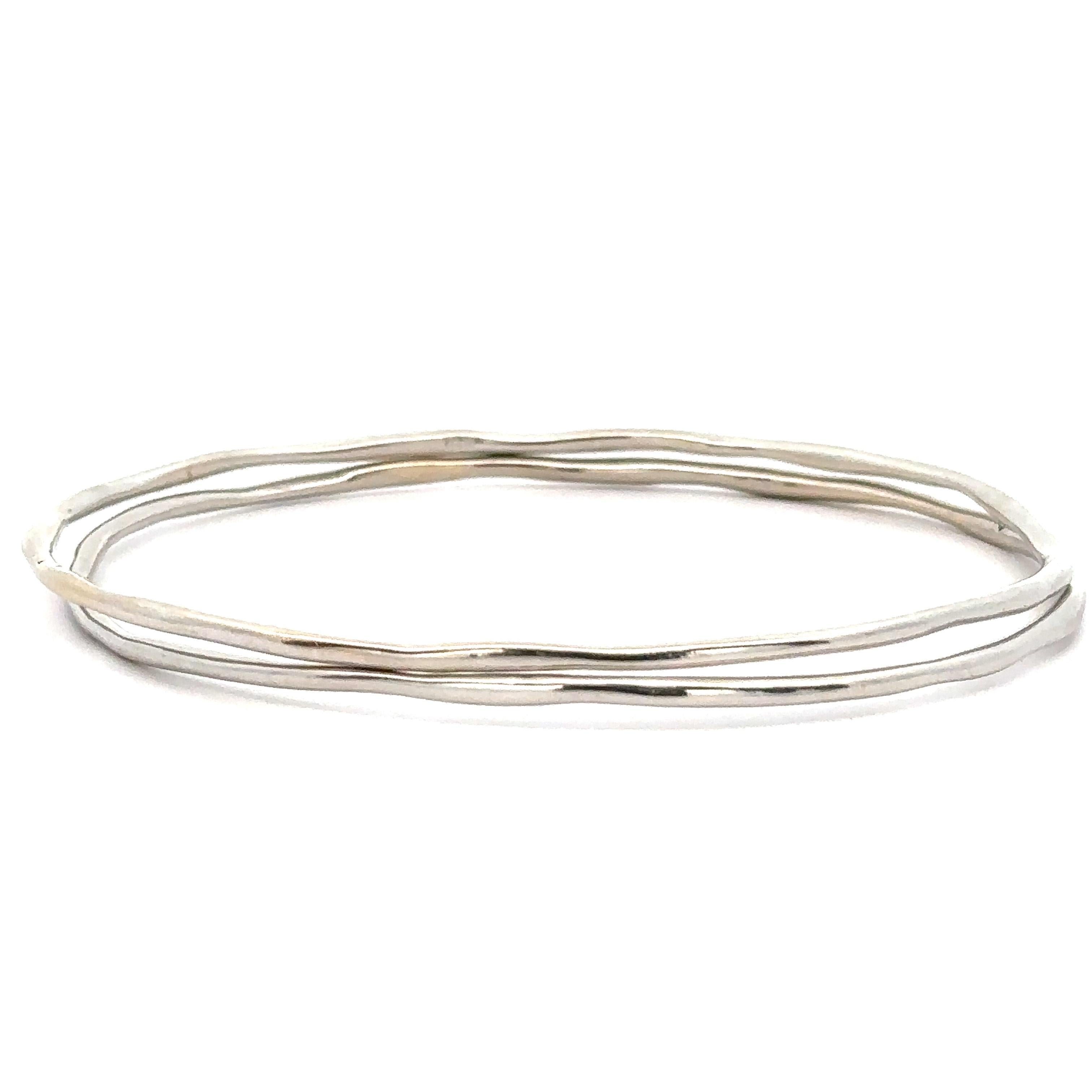 Paire de 2 bracelets en or blanc massif 18k avec fil de forme libre Excellent état - En vente à Montclair, NJ
