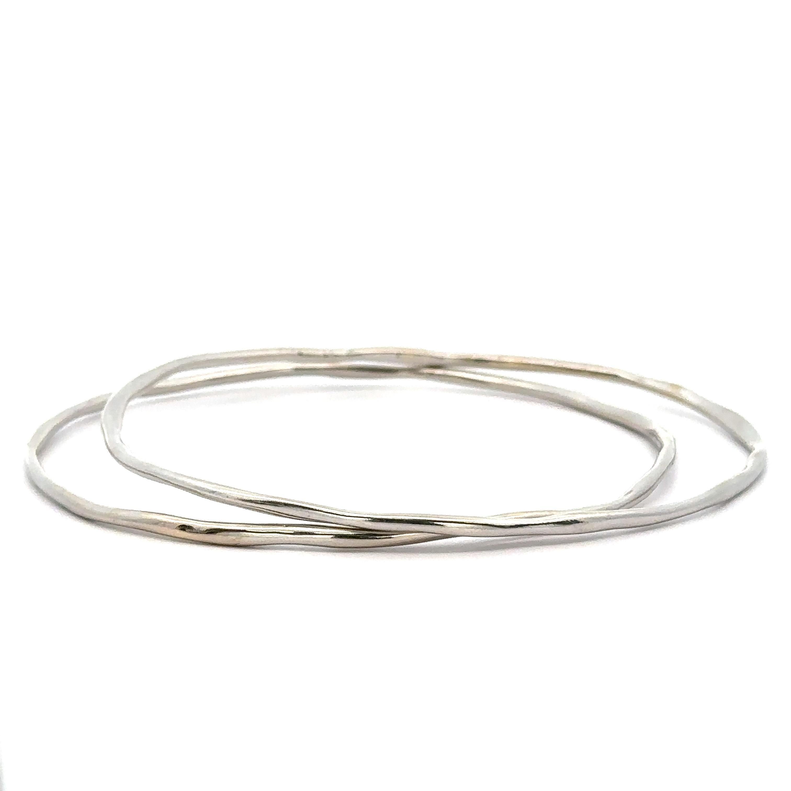 Paire de 2 bracelets en or blanc massif 18k avec fil de forme libre en vente 1