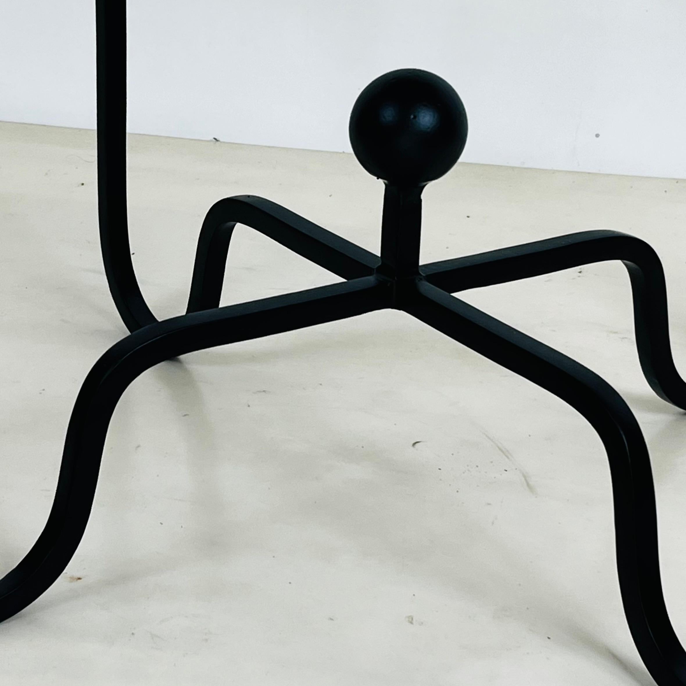 Paire de tables d'appoint Entretoise à 2 niveaux en travertin Silver par Design Frères Neuf - En vente à Los Angeles, CA