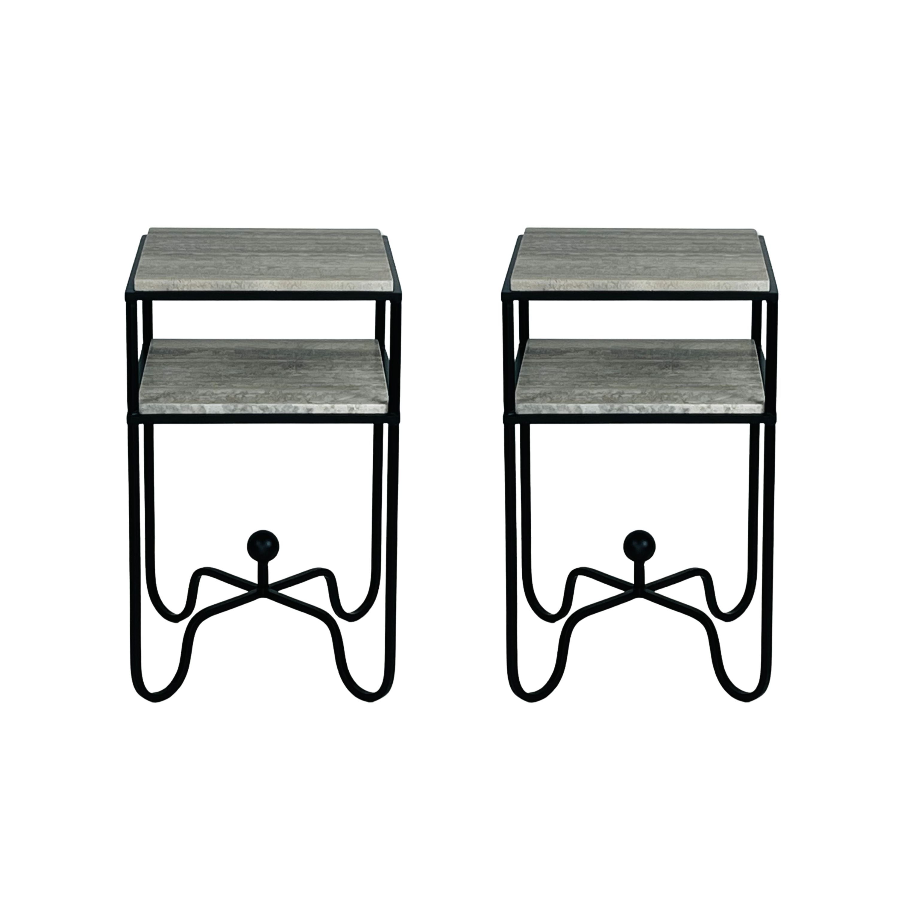 Paire de tables d'appoint Entretoise à 2 niveaux en travertin Silver par Design Frères en vente