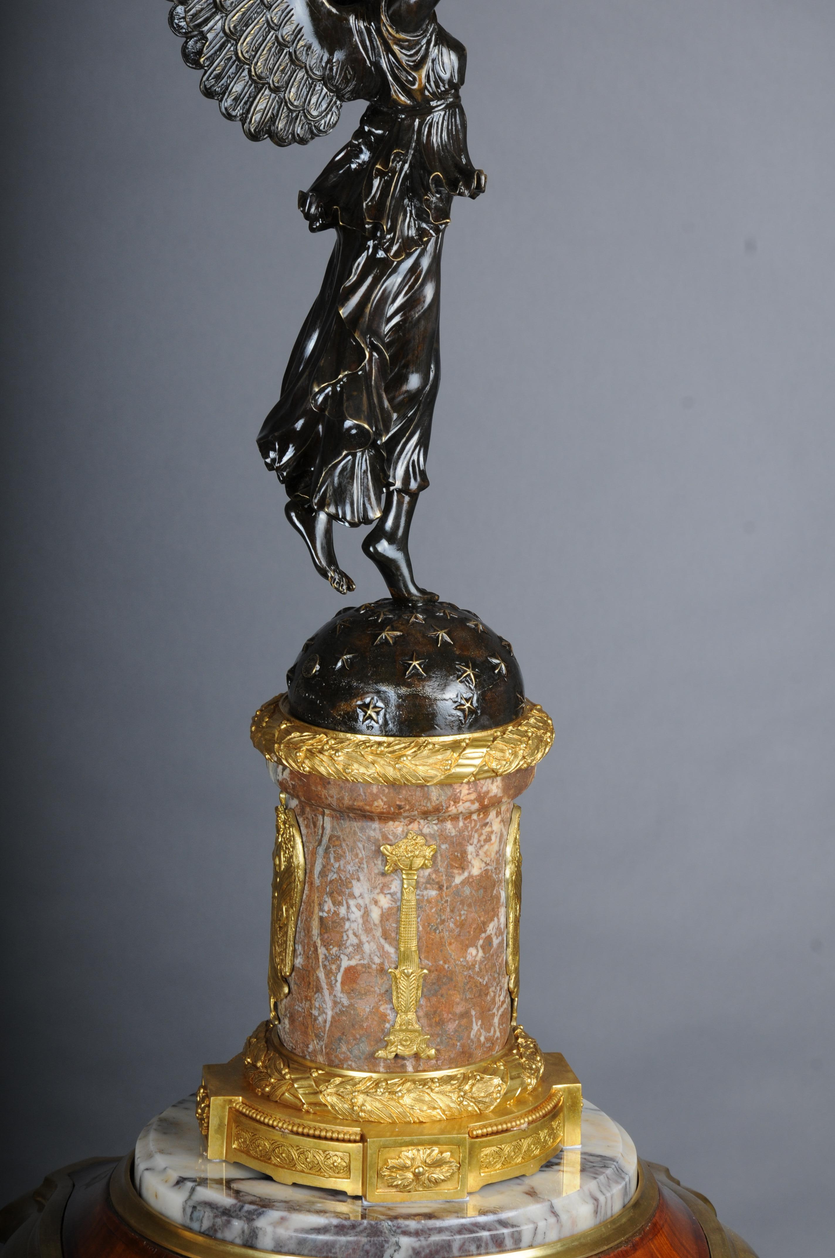 Ottone Coppia di 2 candelieri Victoria di Pierre-Philippe Thomire in vendita