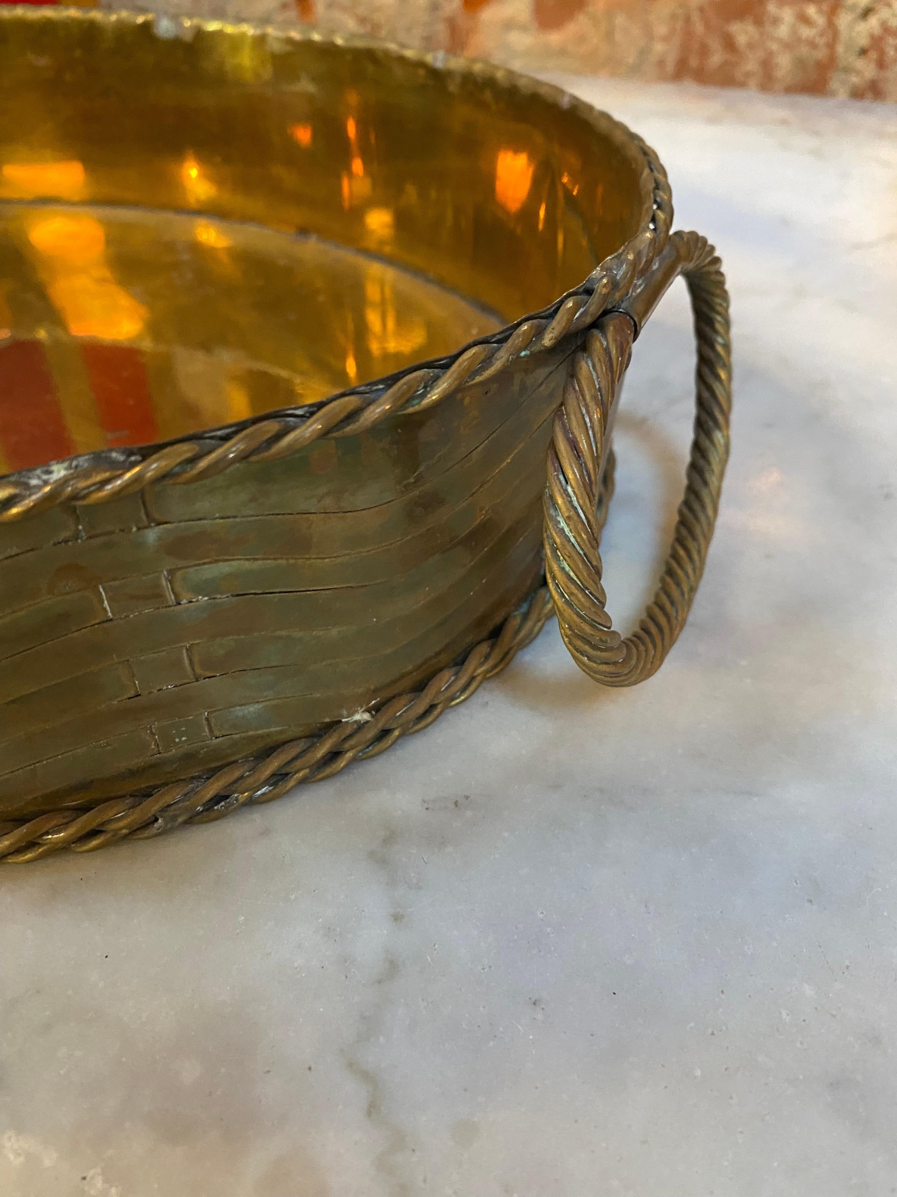 Pair of 2 Vintage and Unique Italian Brass Baskets 1950 For Sale 2