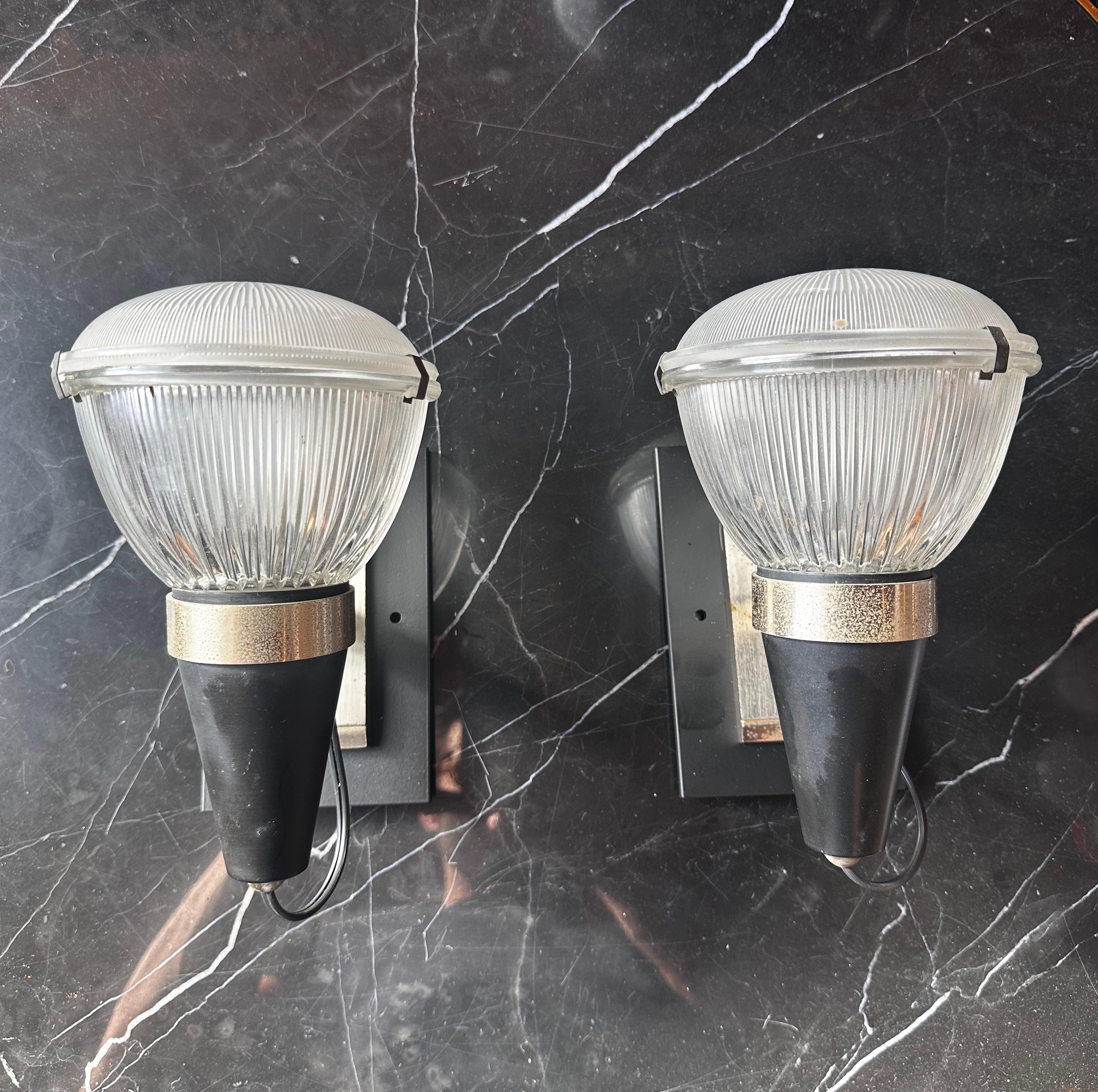 Pair of 2 Vintage Italian Wall Sconces 1970s For Sale 2