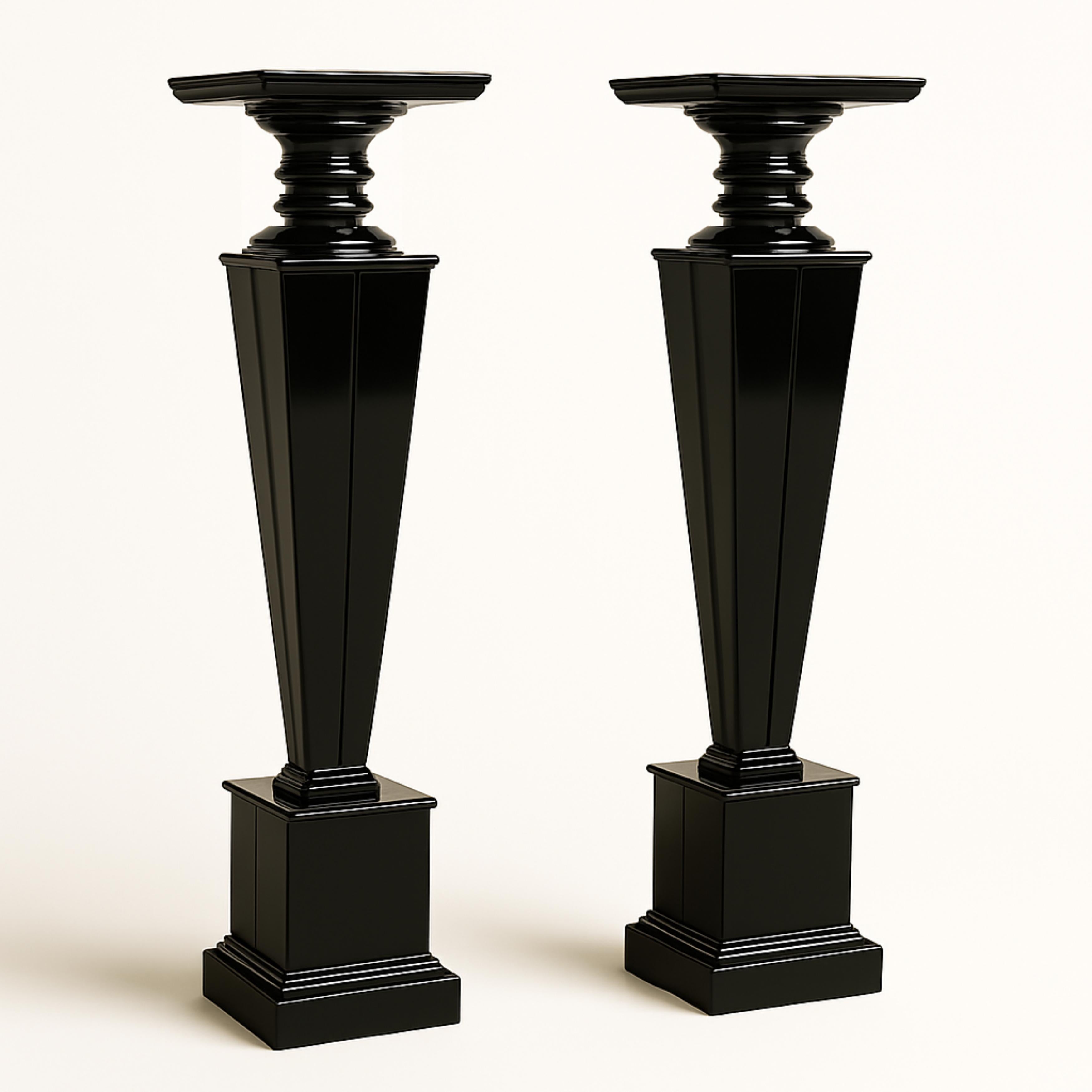 Paire de colonnes à piédestal en noyer Art déco, 20e siècle en vente 4